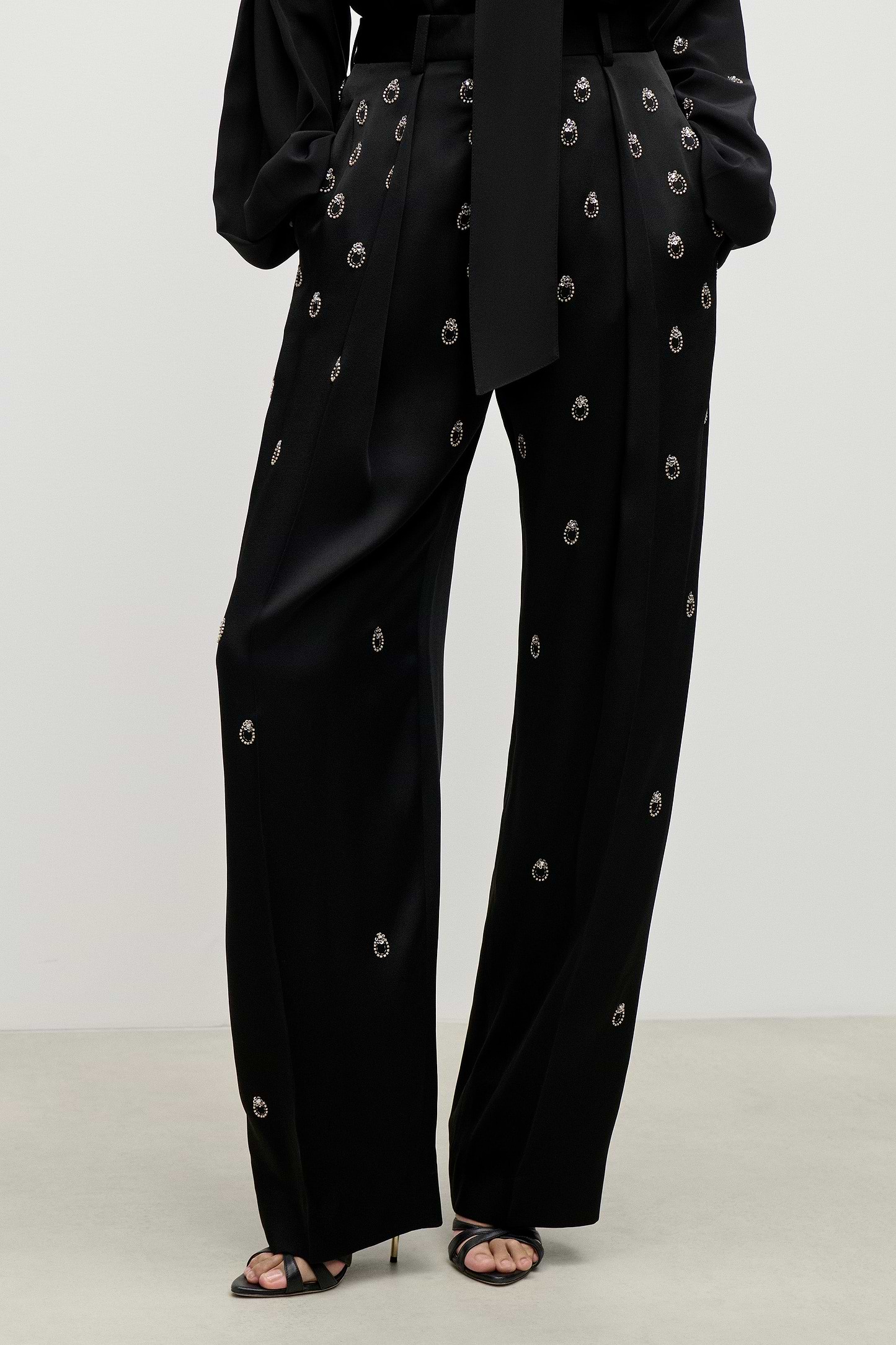 Embroidered Cecilia Trouser In Black