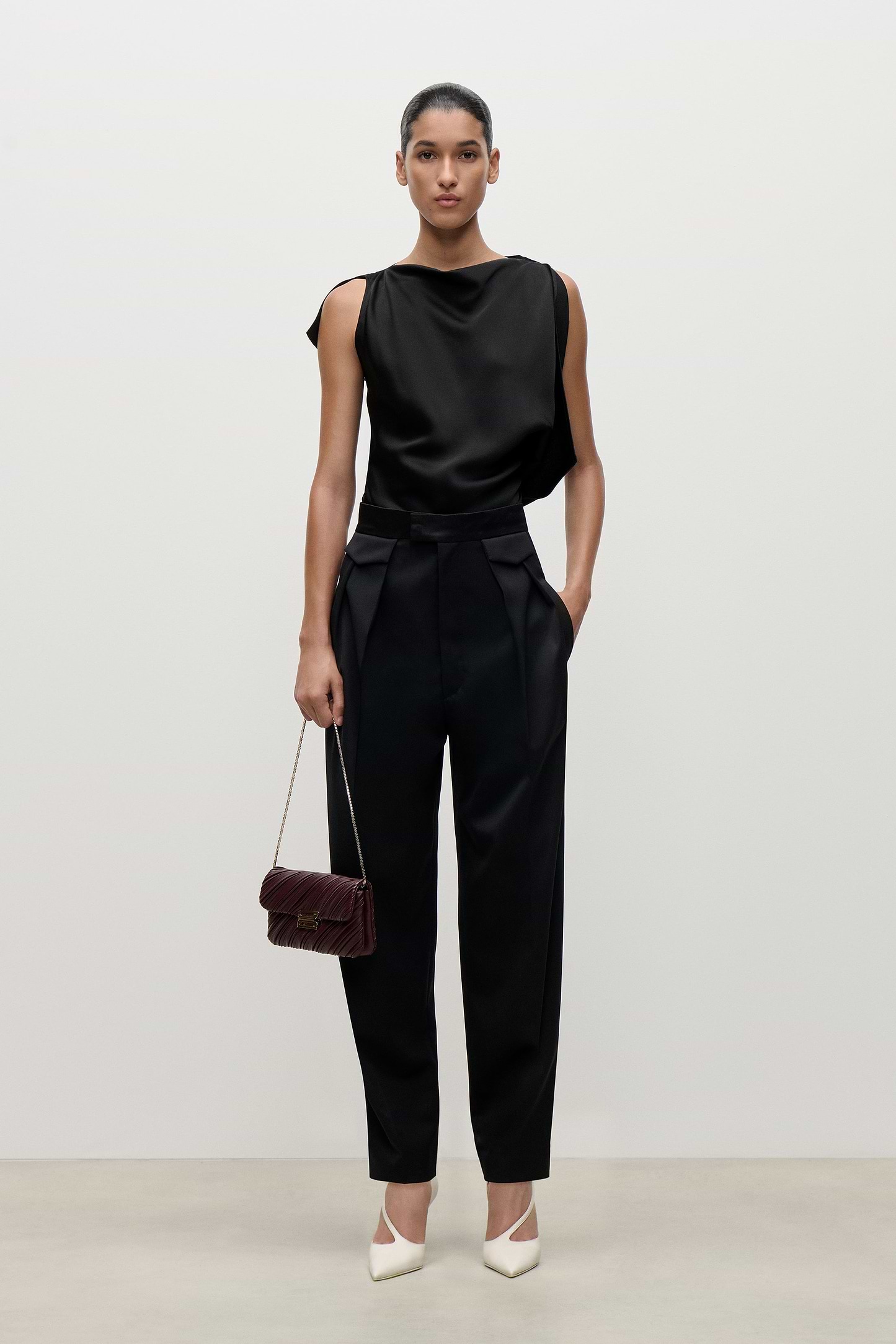 Soft Dorian Chain Baguette Burgundy Pleated Nappa