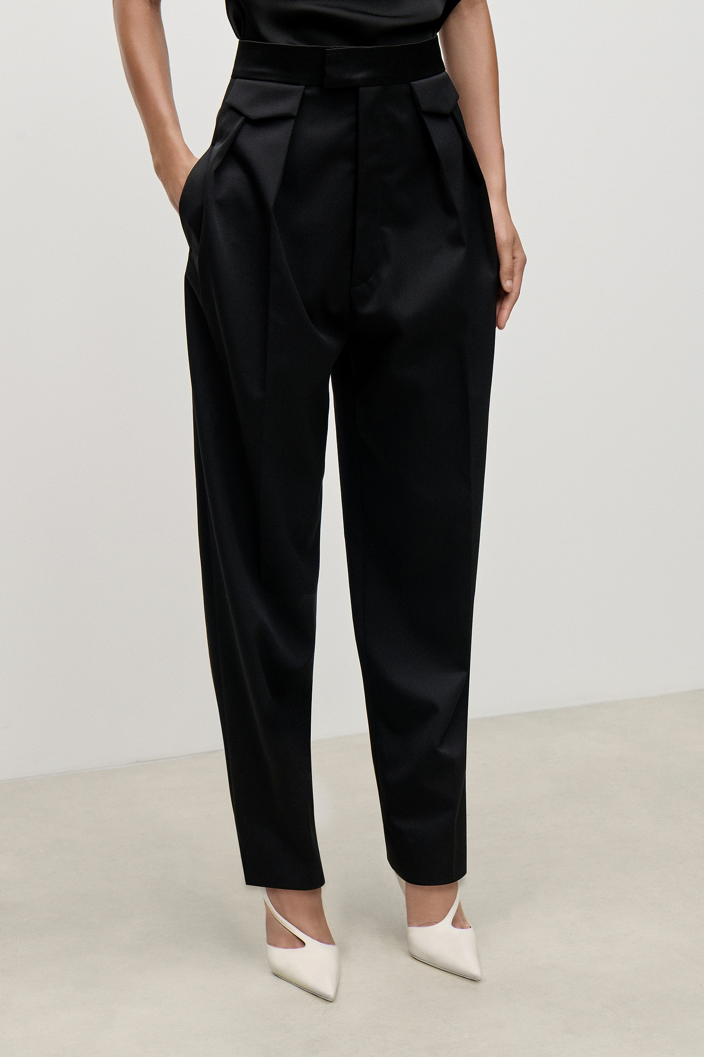 High Waist Trouser In Black