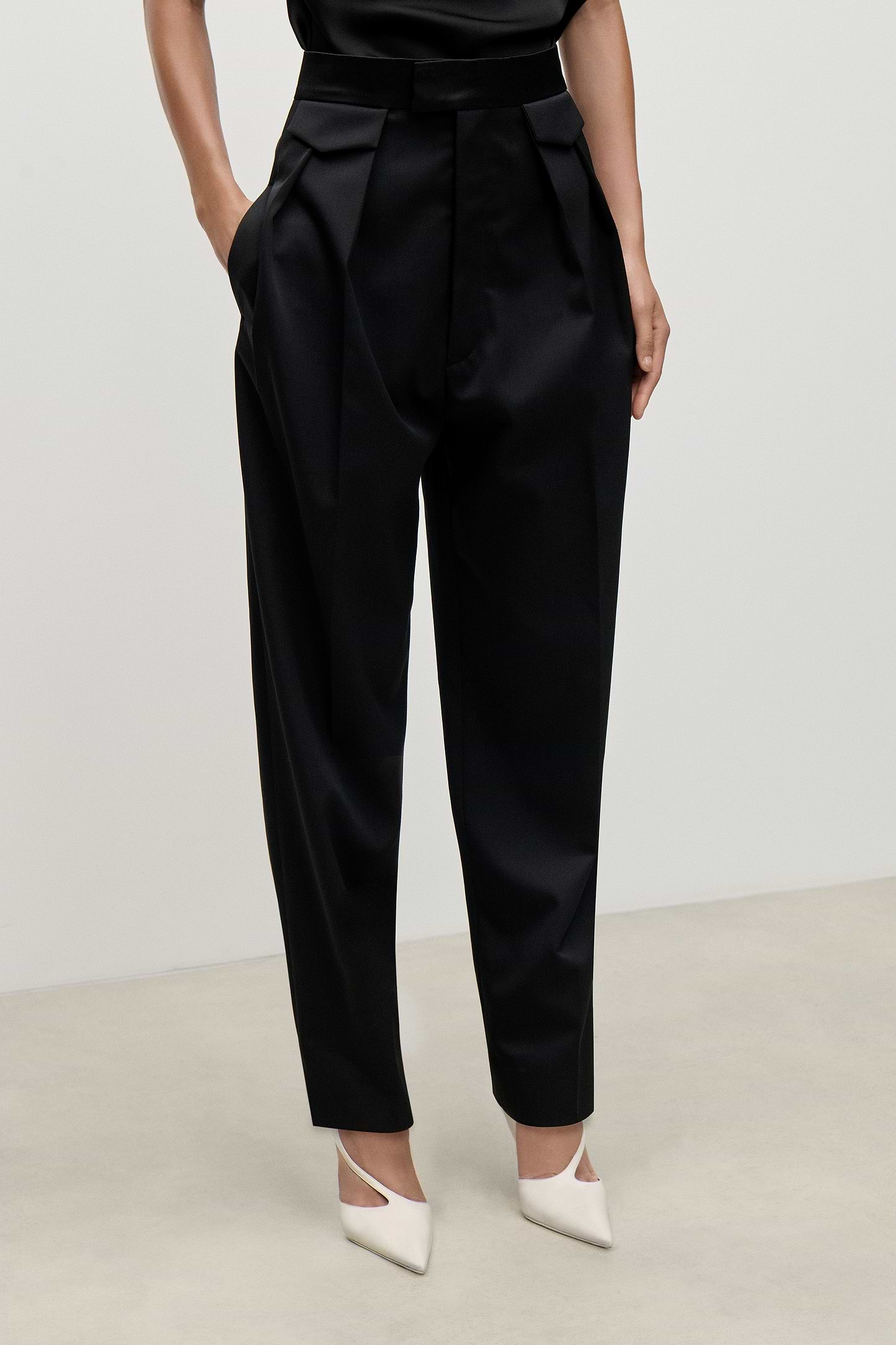 High Waist Trouser In Black