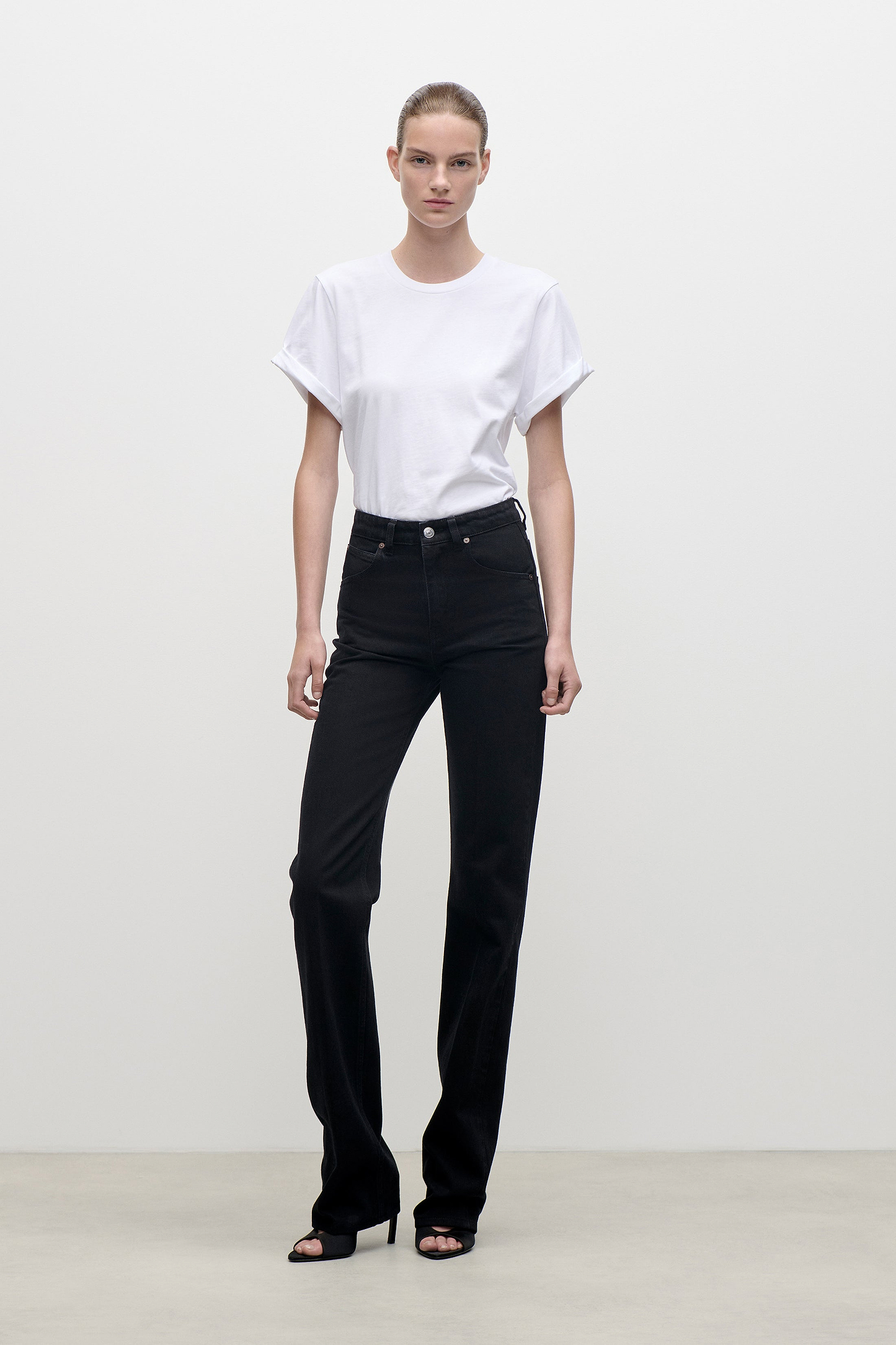 Julia Stretch Jean In Washed Black