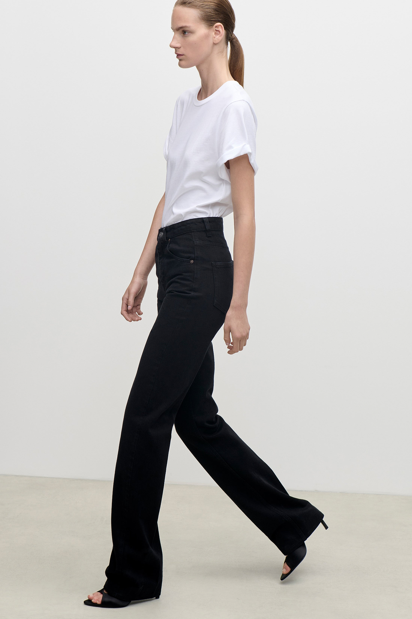 Julia Stretch Jean In Washed Black