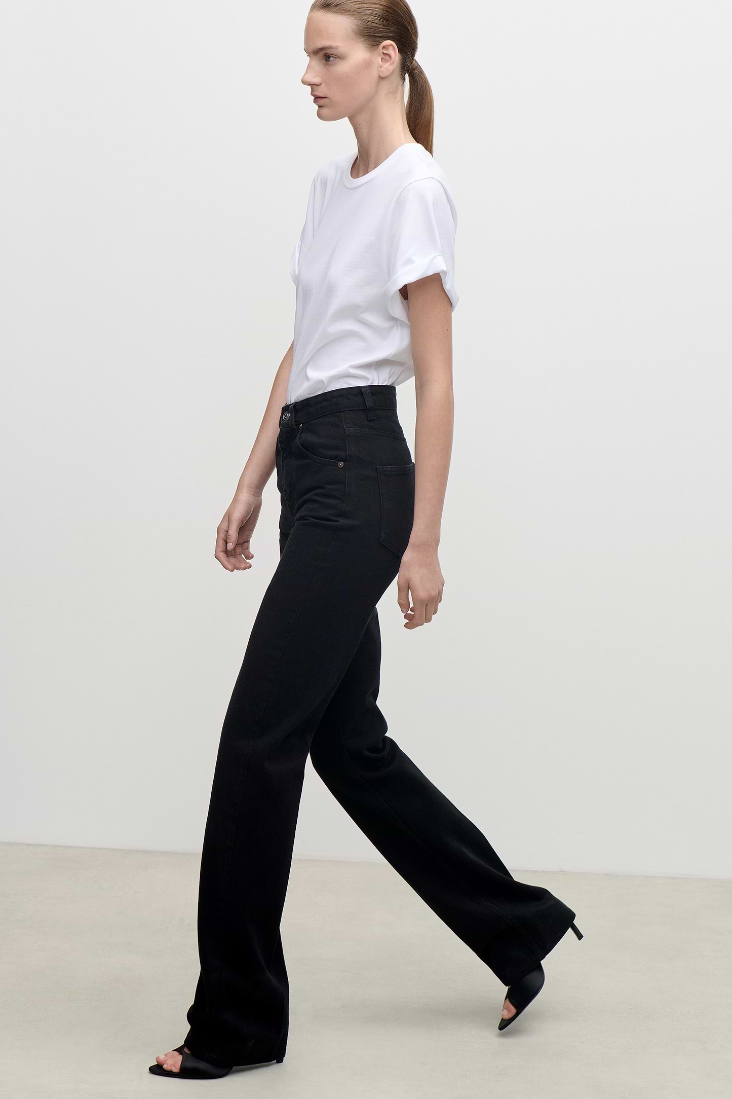 Julia Stretch Jean In Washed Black