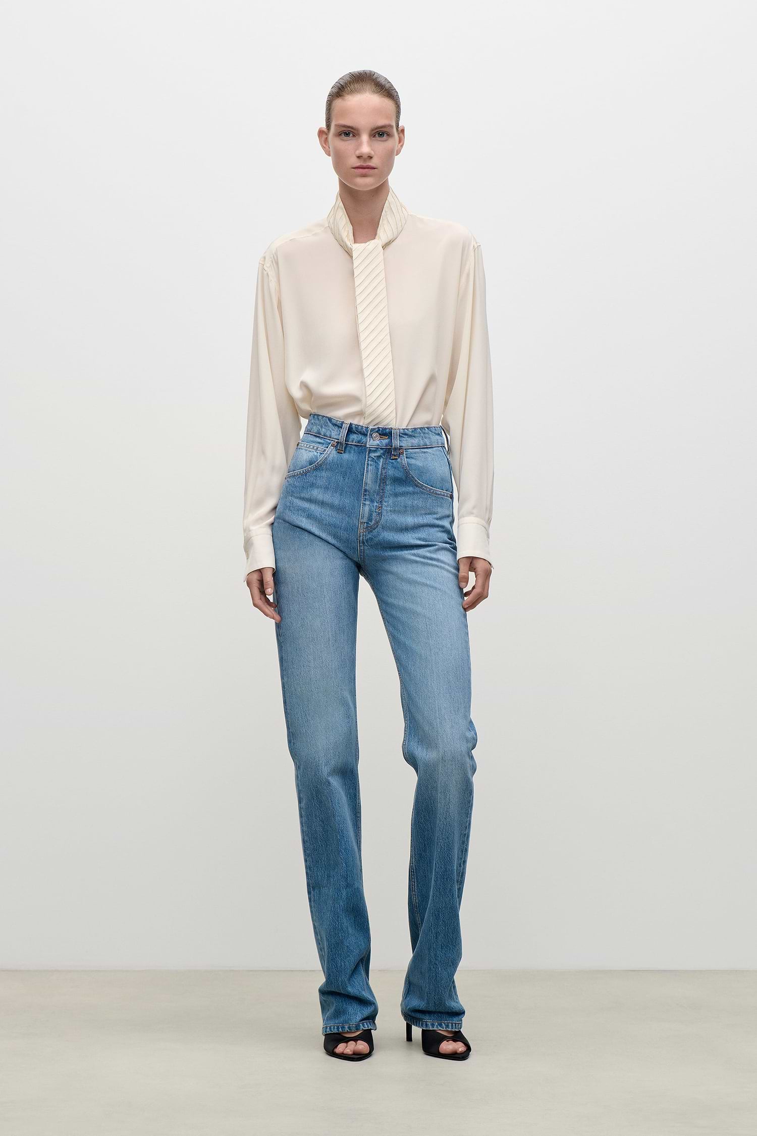 Julia Stretch Jean In Worn Blue Wash