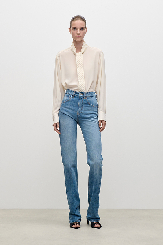 Julia Stretch Jean In Worn Blue Wash