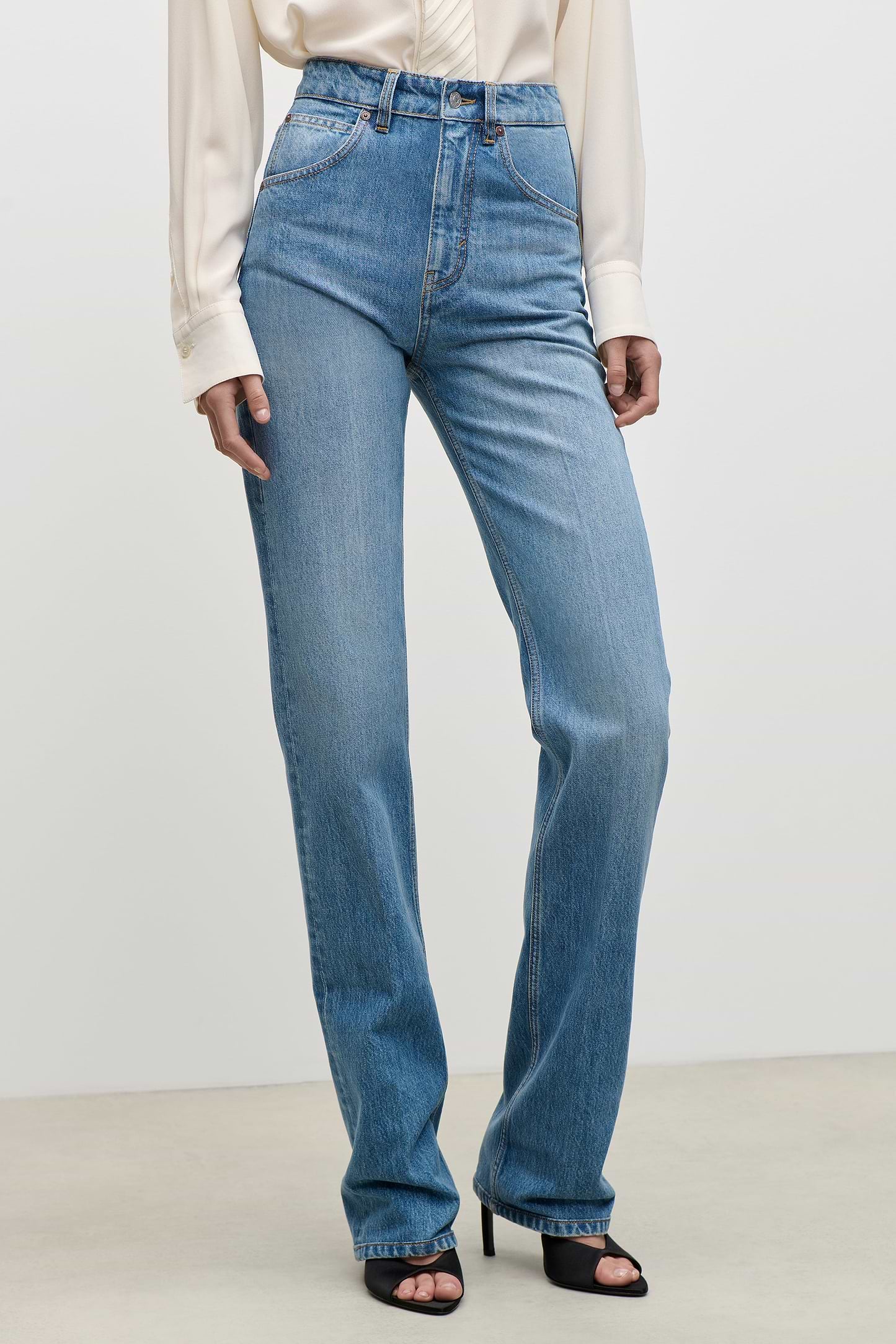Julia Stretch Jean In Worn Blue Wash