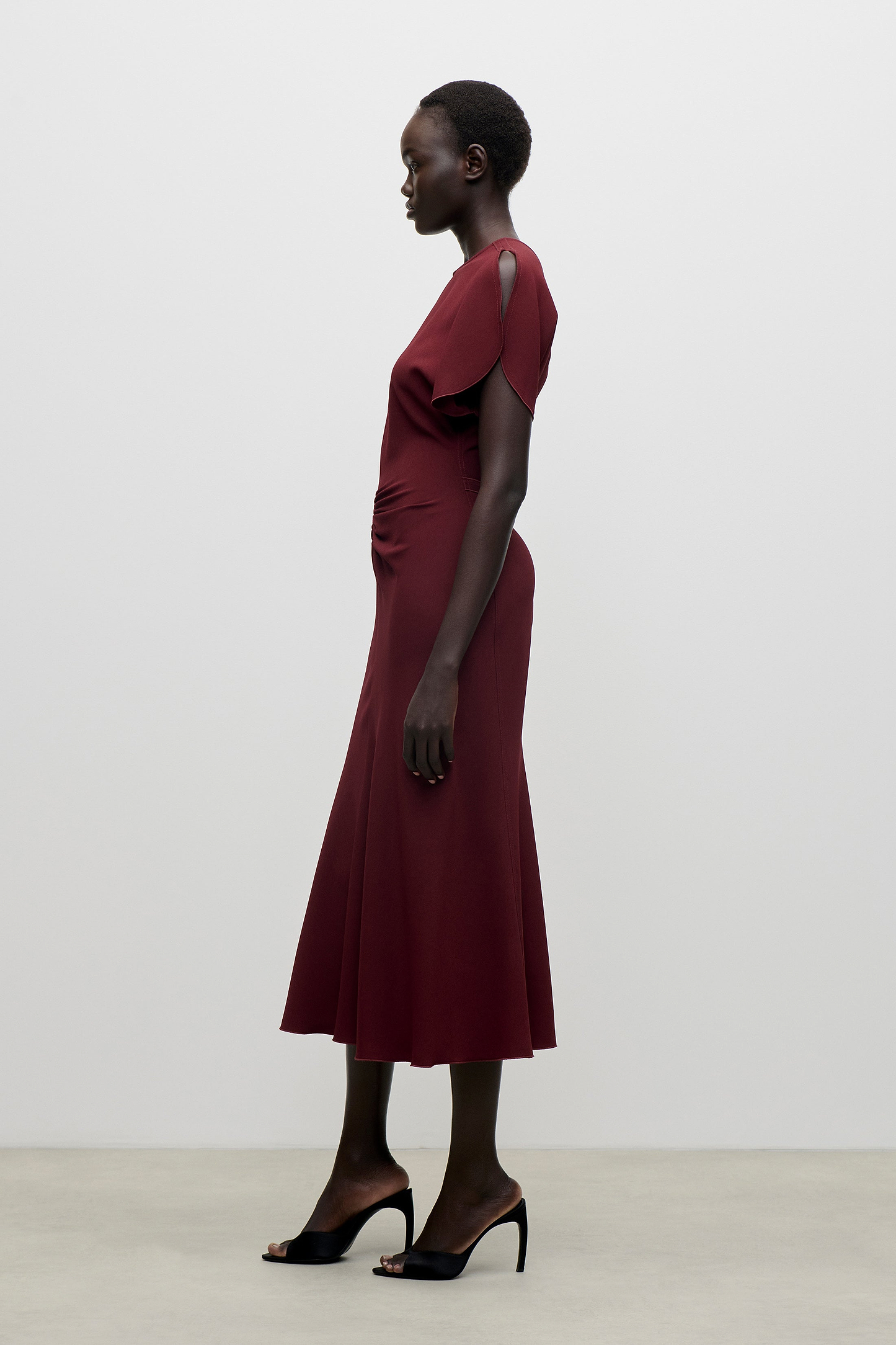 Bela Midi Dress In Burgundy