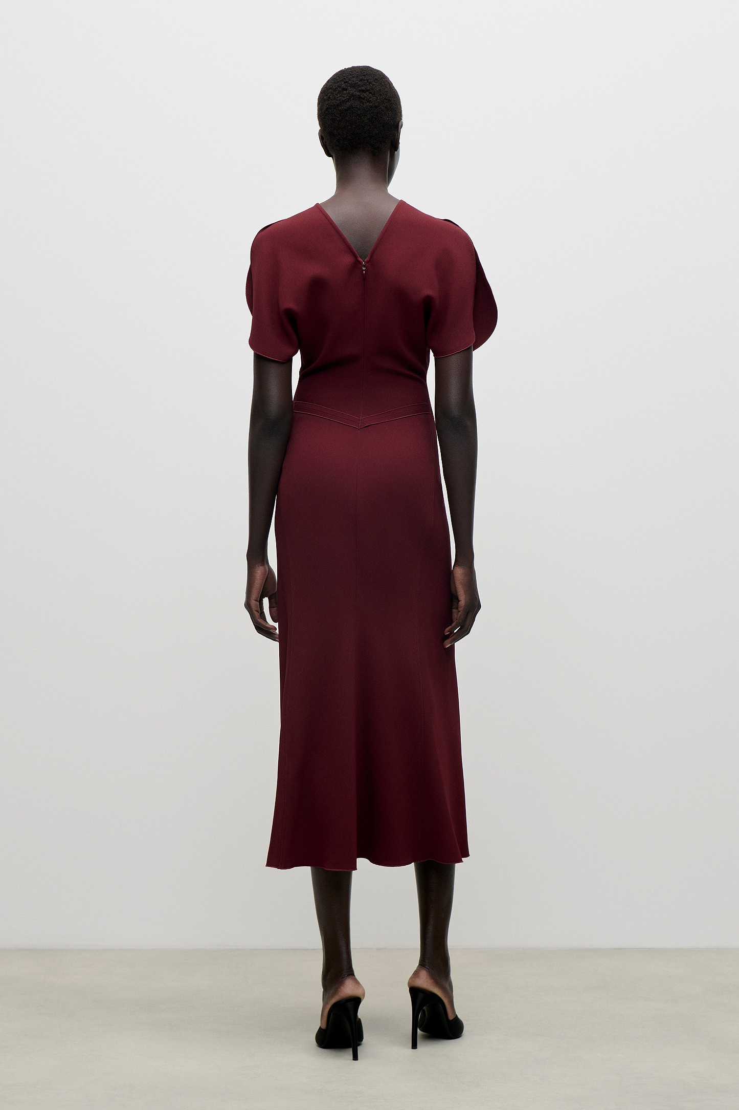 Bela Midi Dress In Burgundy
