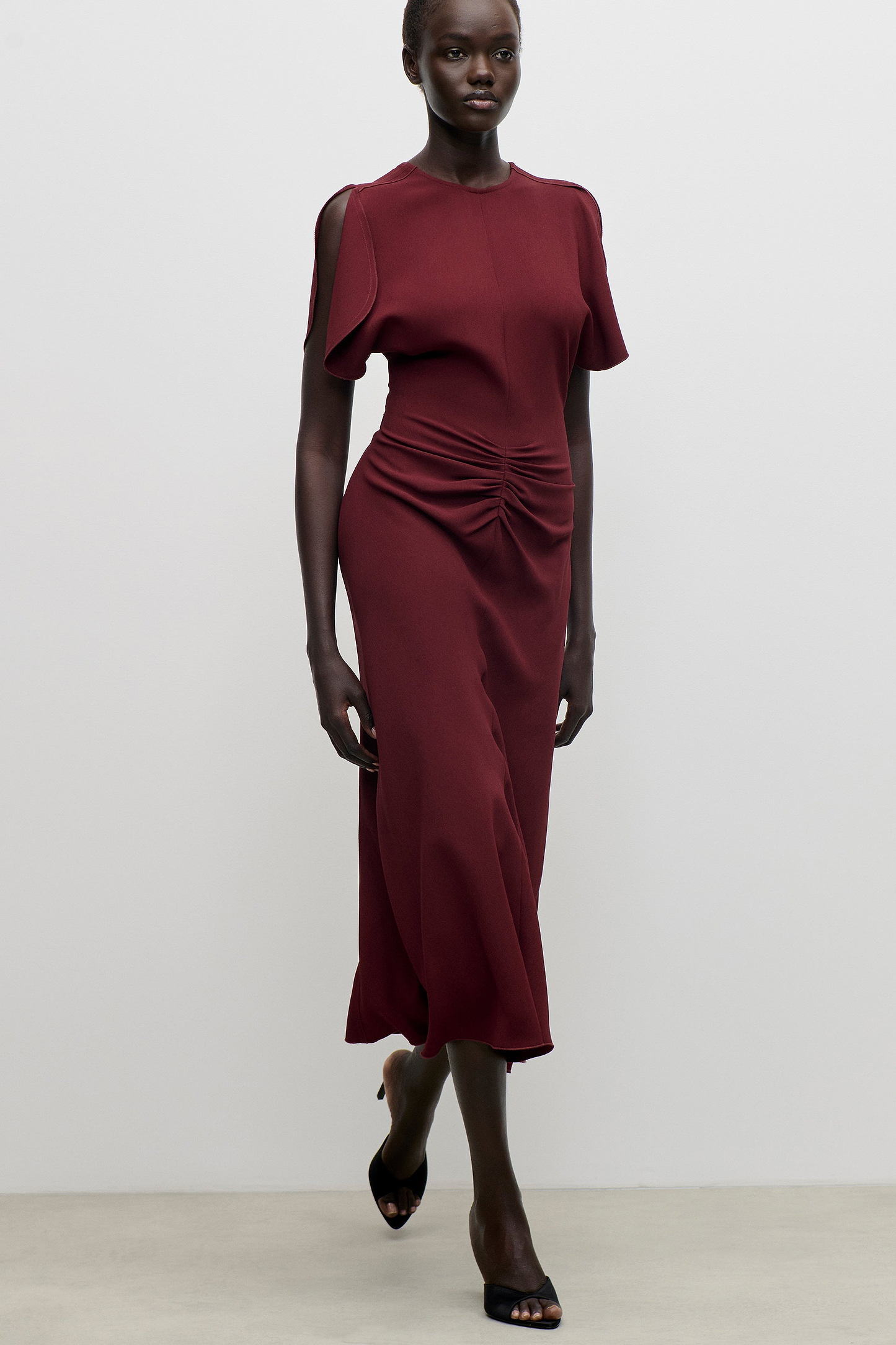 Bela Midi Dress In Burgundy
