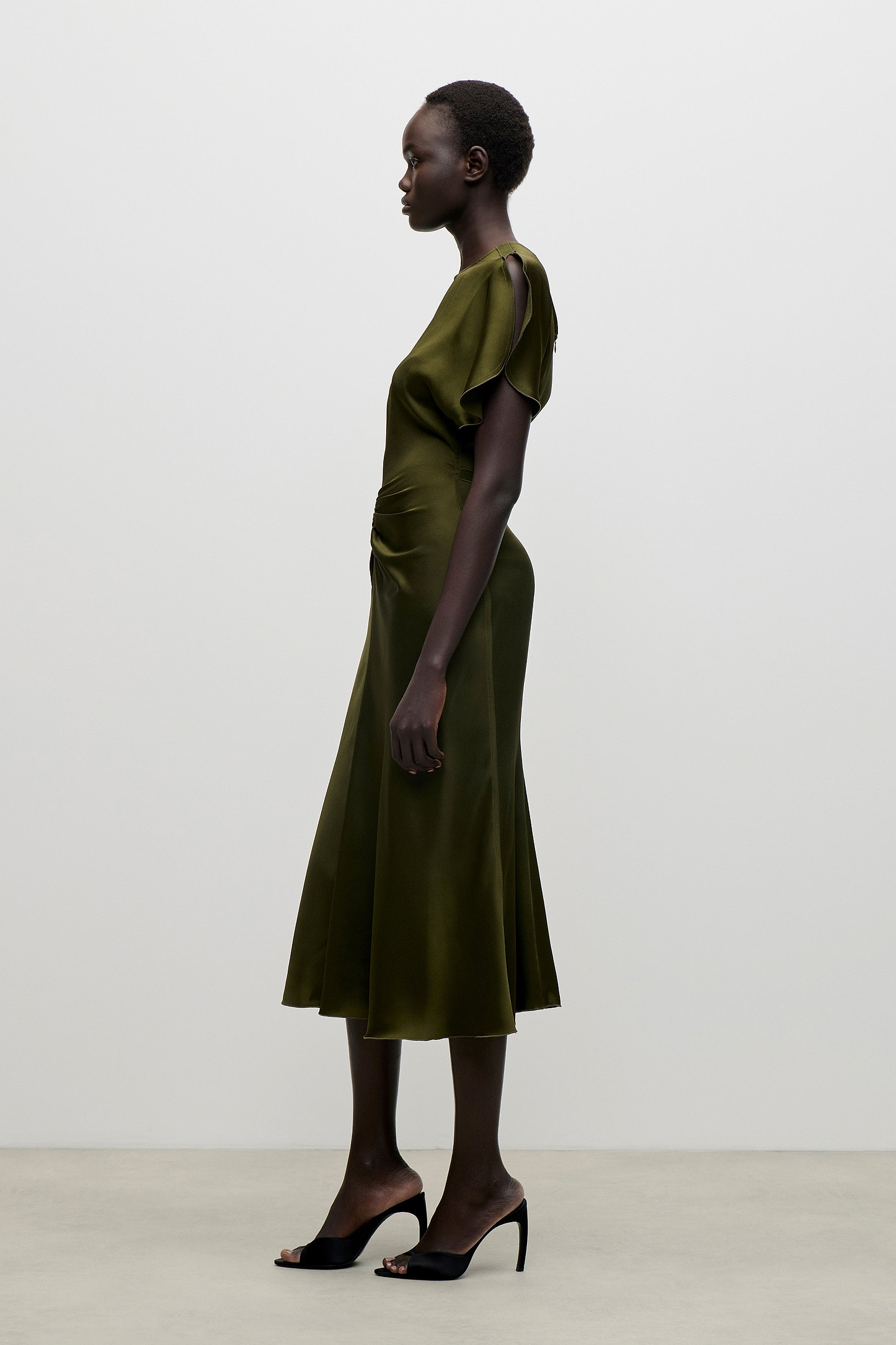 Bela Midi Dress In Green