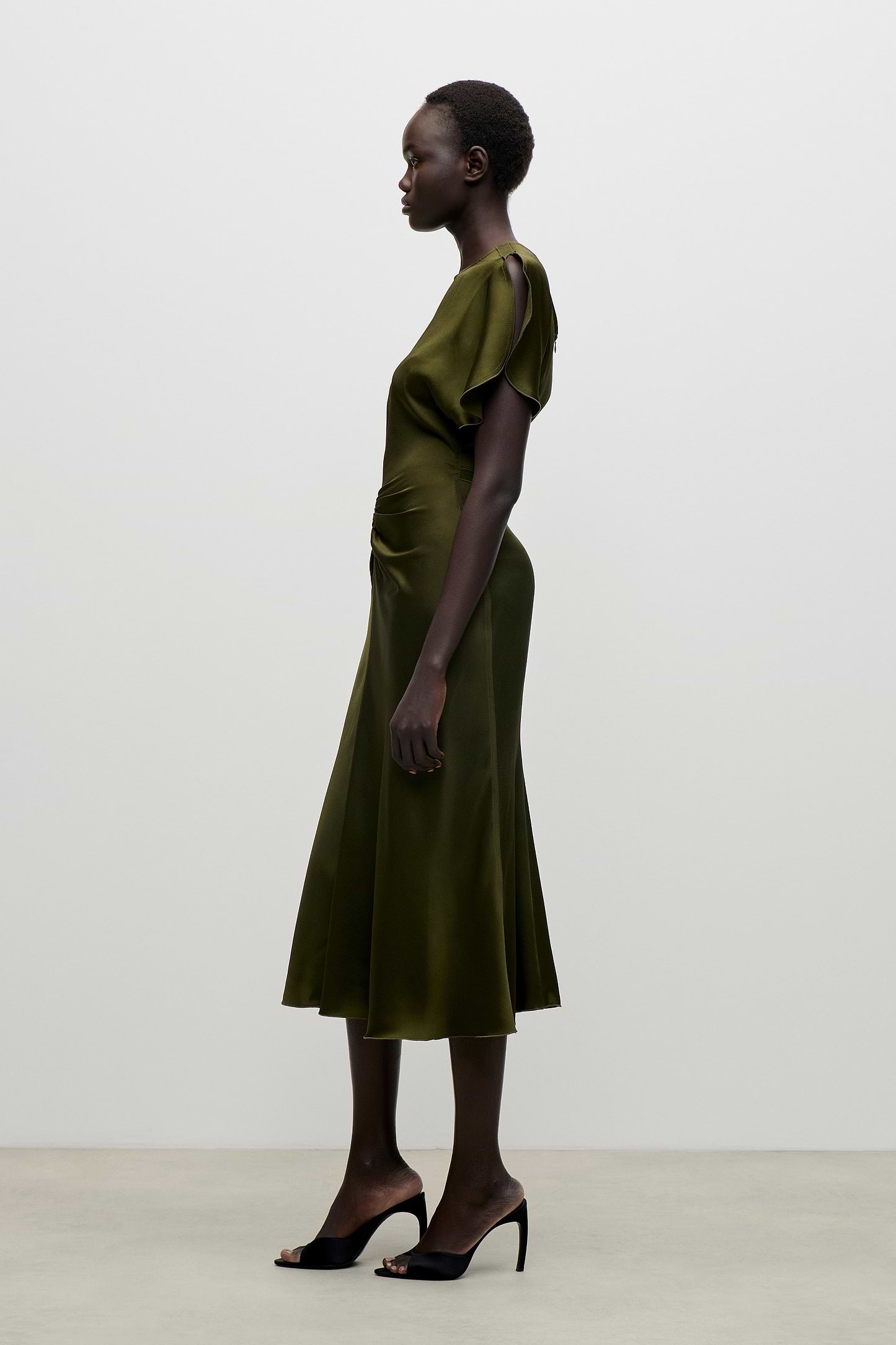 Bela Midi Dress In Green