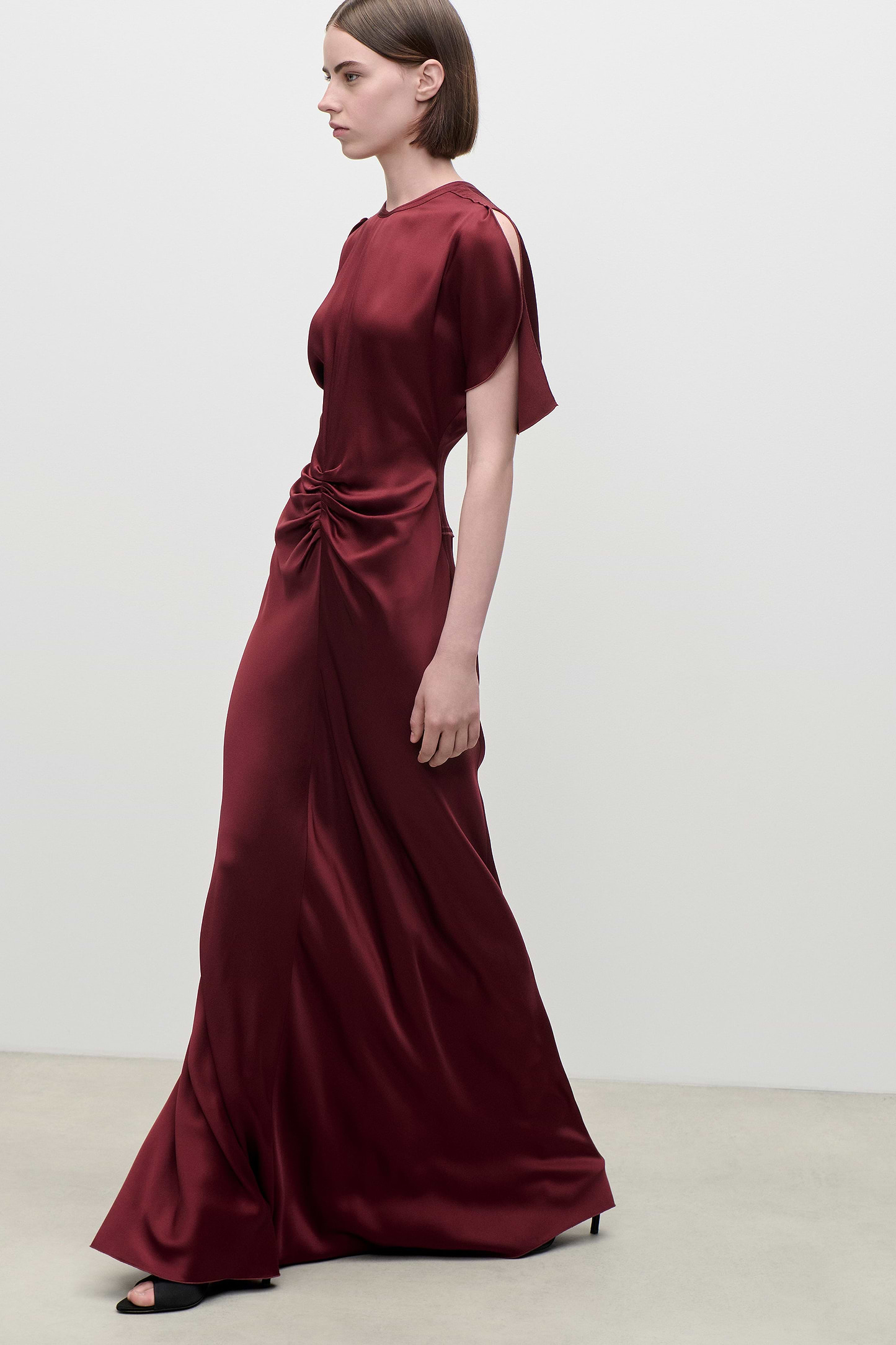 Isabella Gown In Burgundy