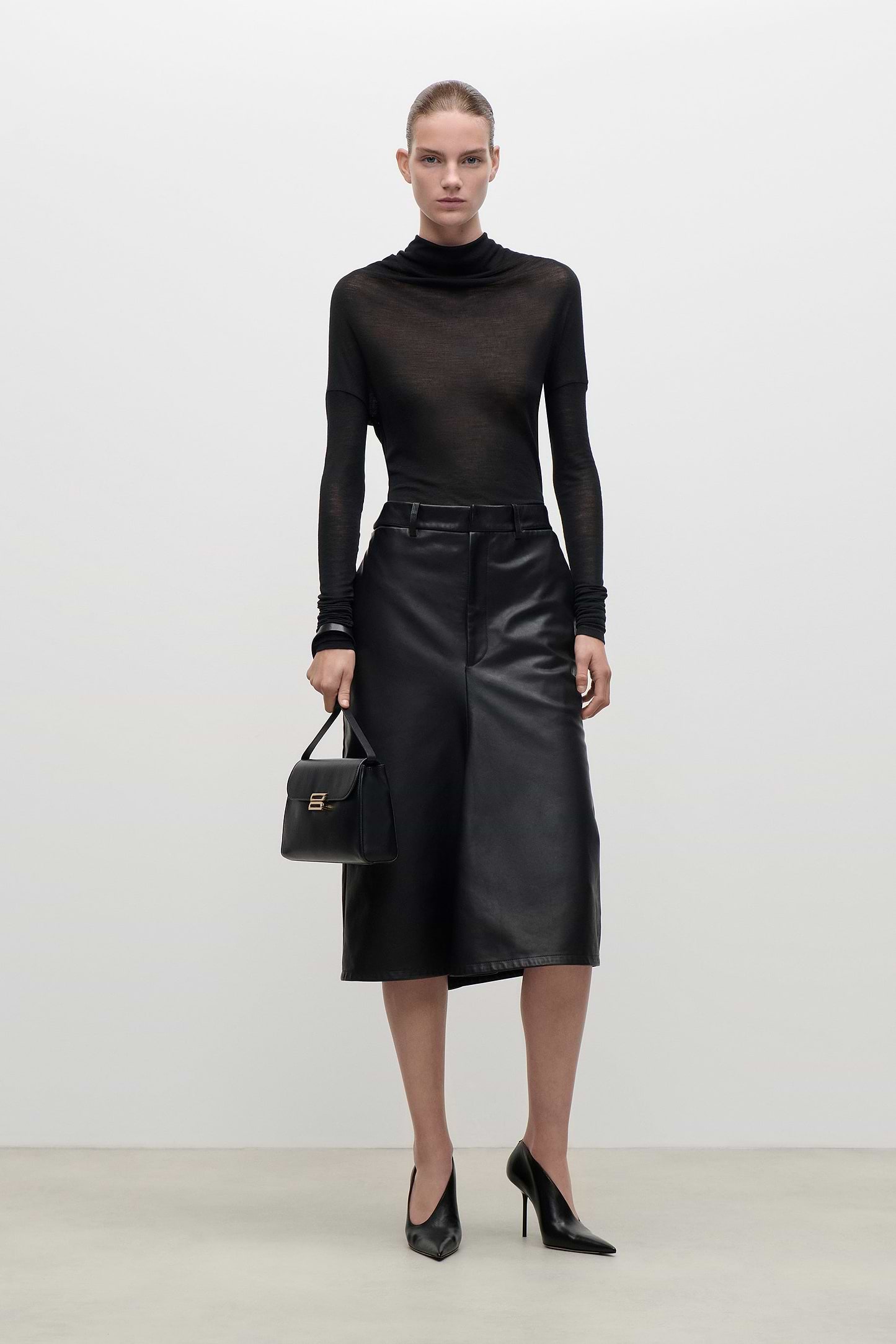 Kick Detail Leather Skirt In Black