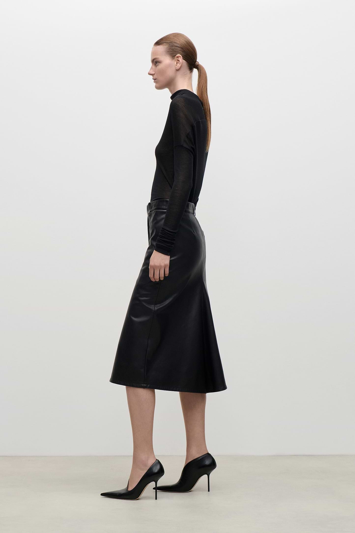 Kick Detail Leather Skirt In Black