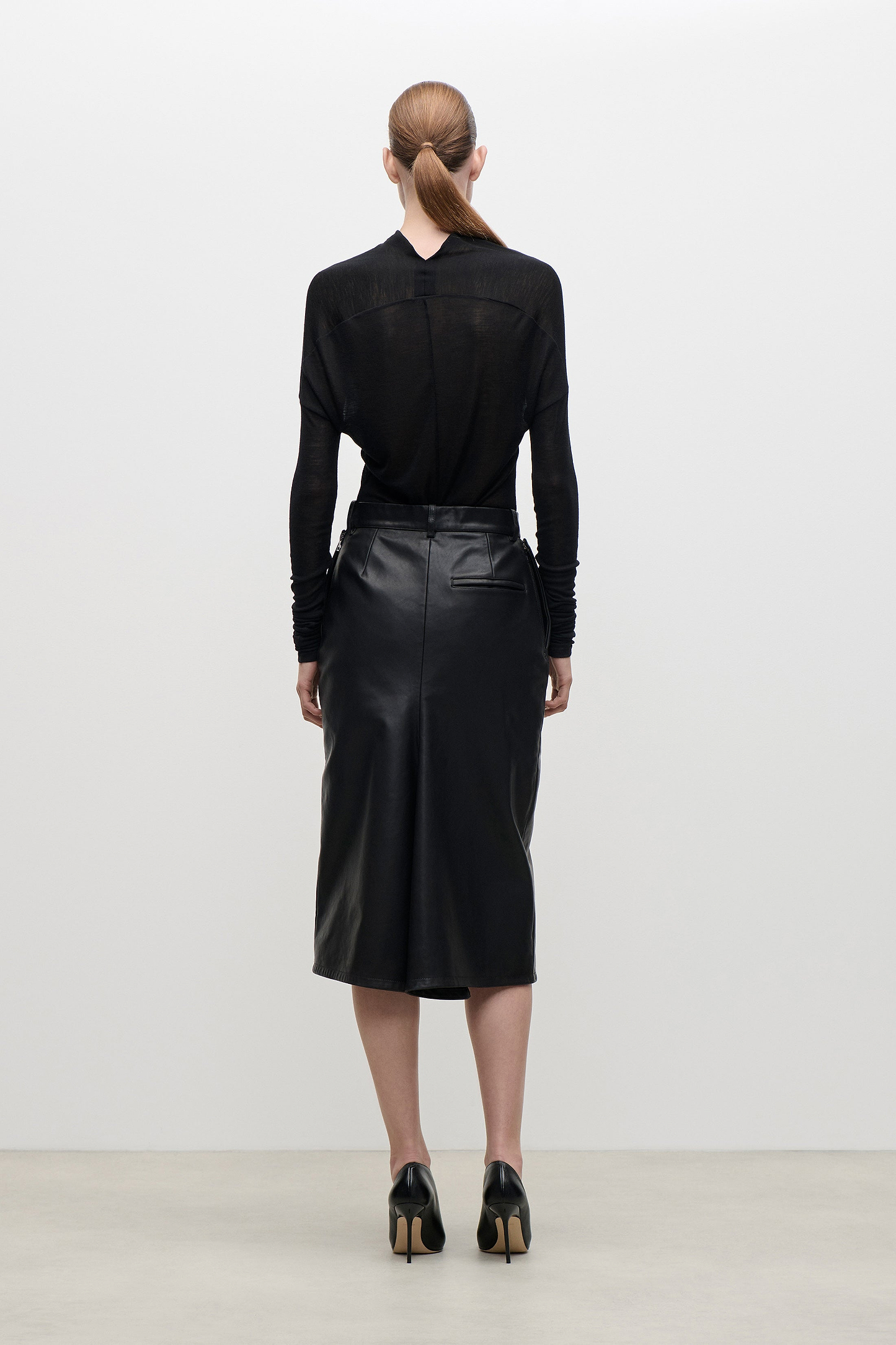 Kick Detail Leather Skirt In Black