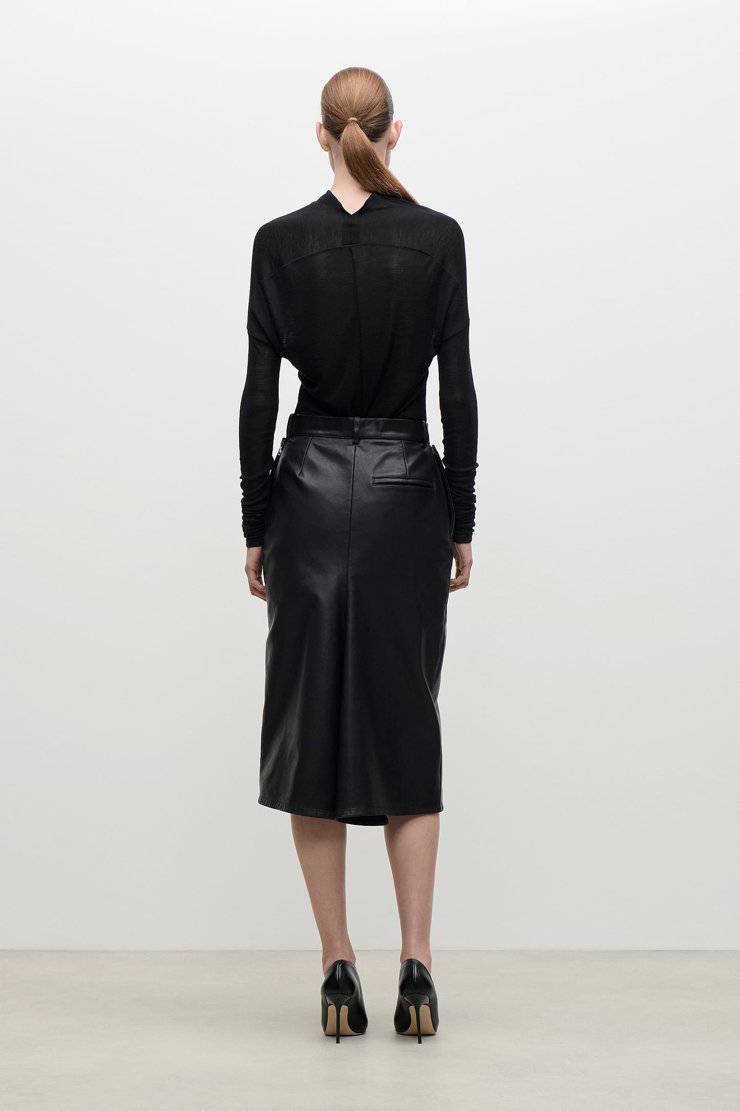 Kick Detail Leather Skirt In Black