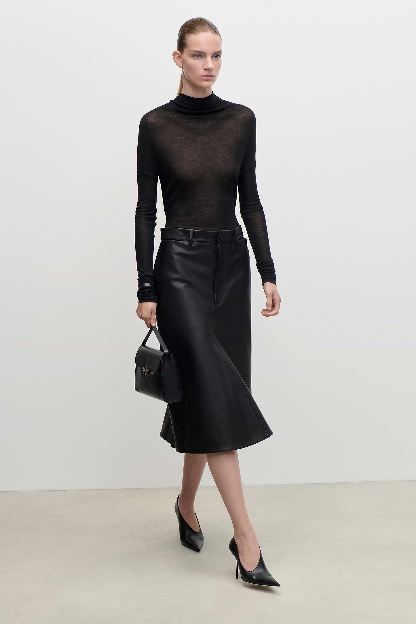 Kick Detail Leather Skirt In Black