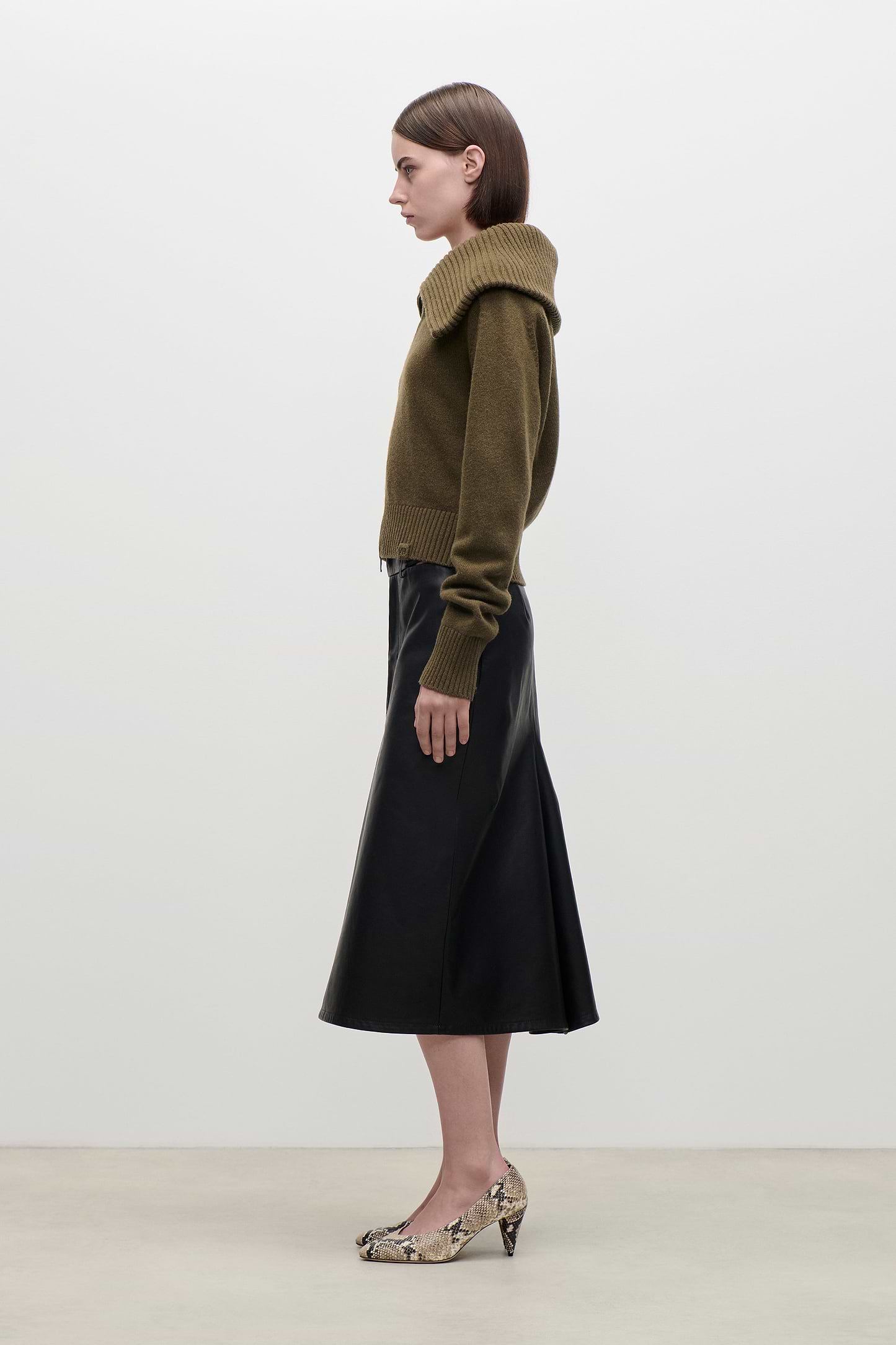 Wide Collar Zip Jumper In Green