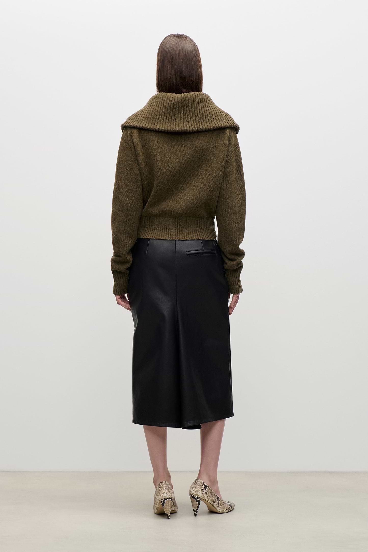 Wide Collar Zip Jumper In Green