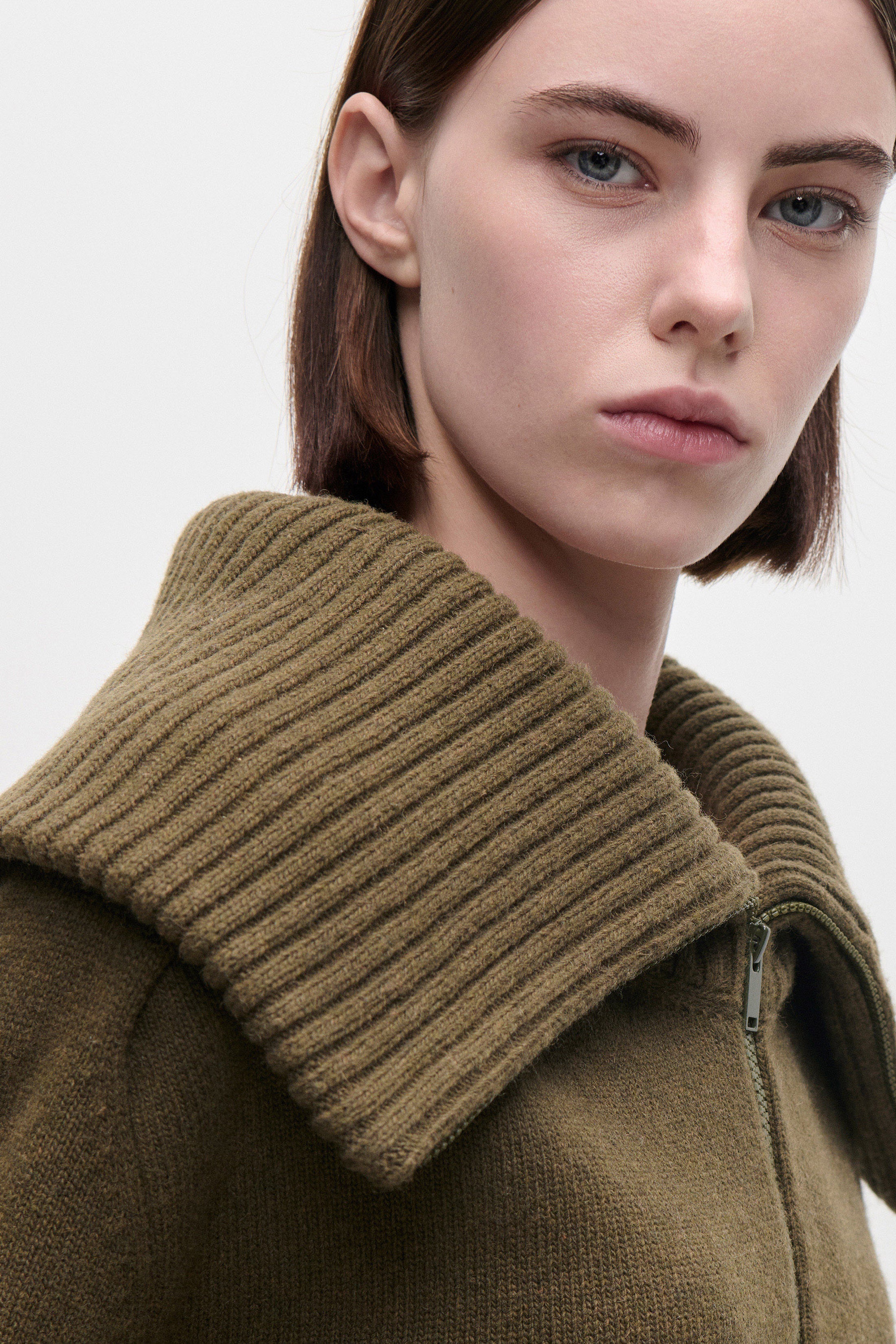 Wide Collar Zip Jumper In Green