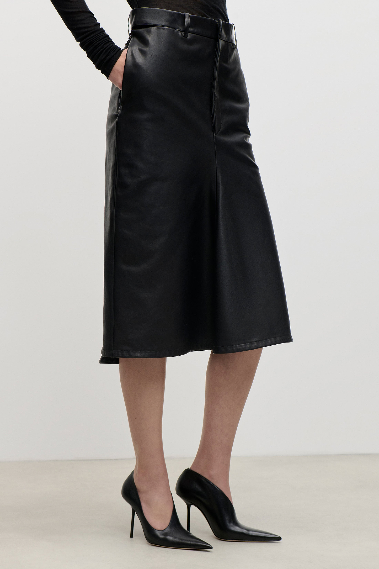 Kick Detail Leather Skirt In Black