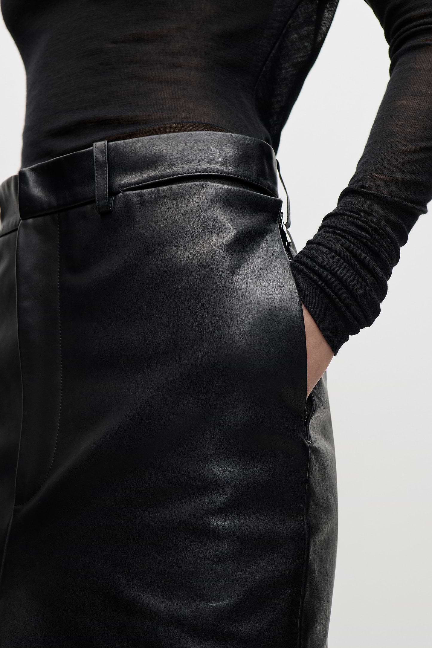 Kick Detail Leather Skirt In Black