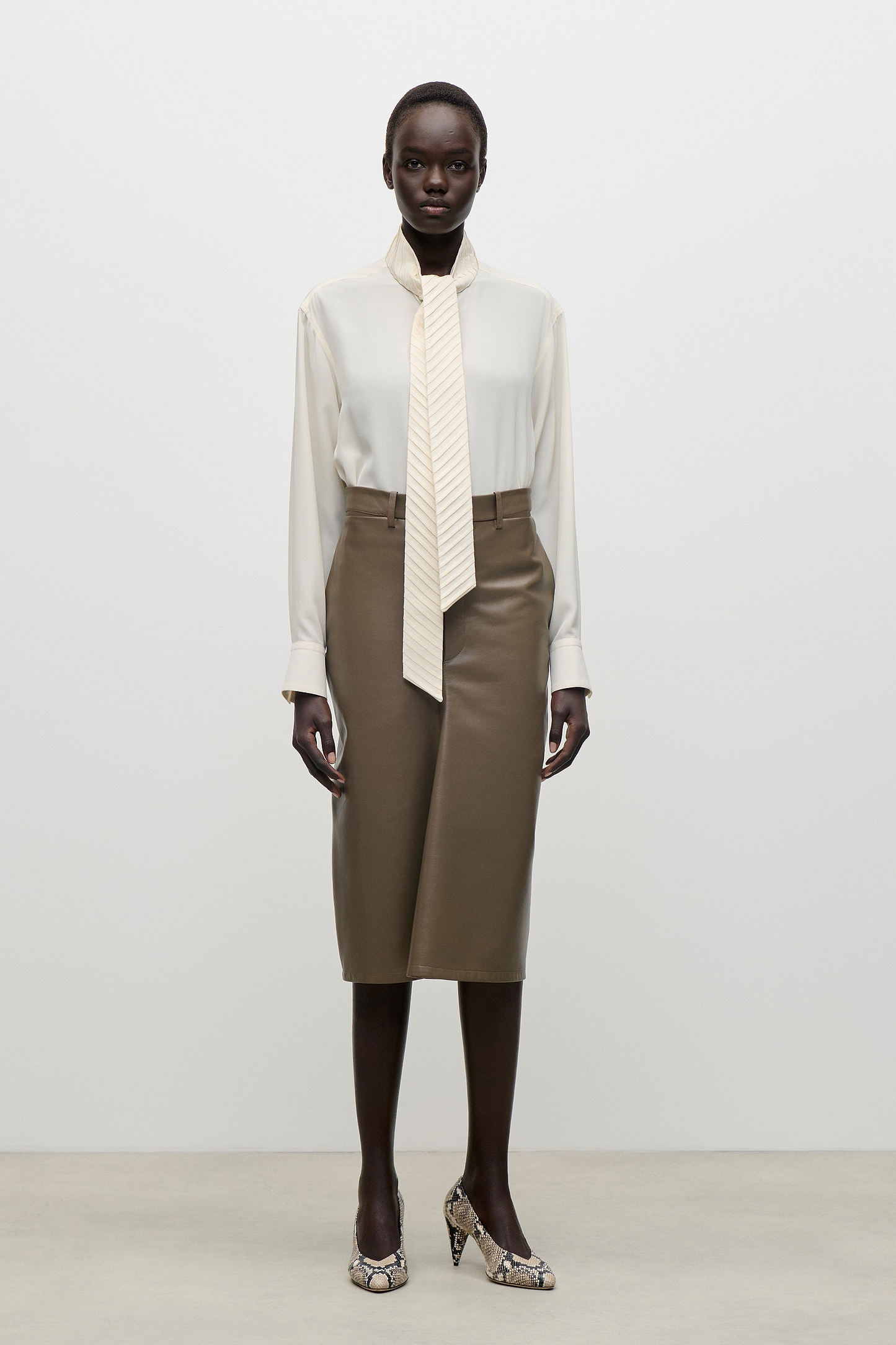 Kick Detail Leather Skirt In Brown