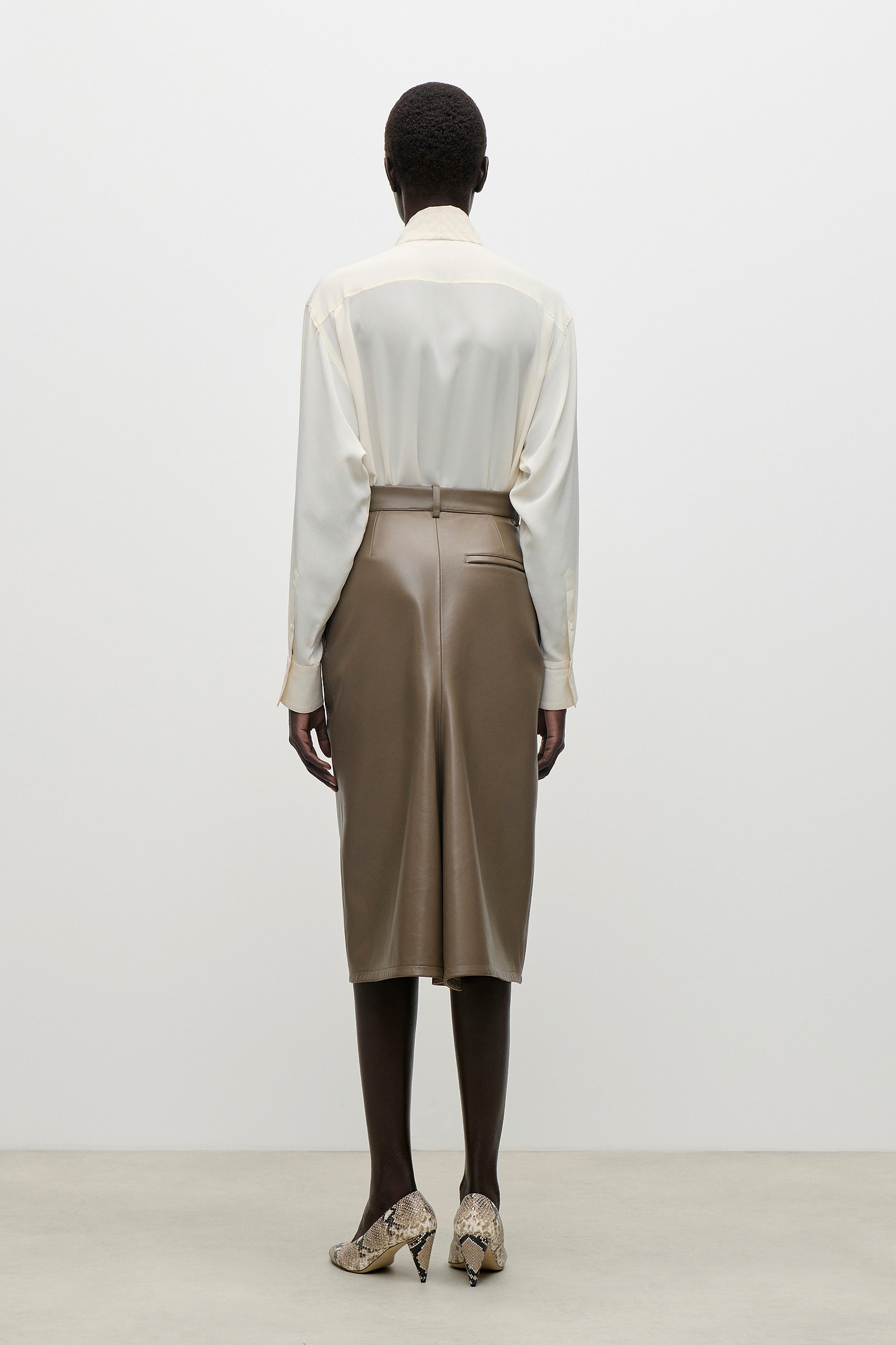 Kick Detail Leather Skirt In Brown