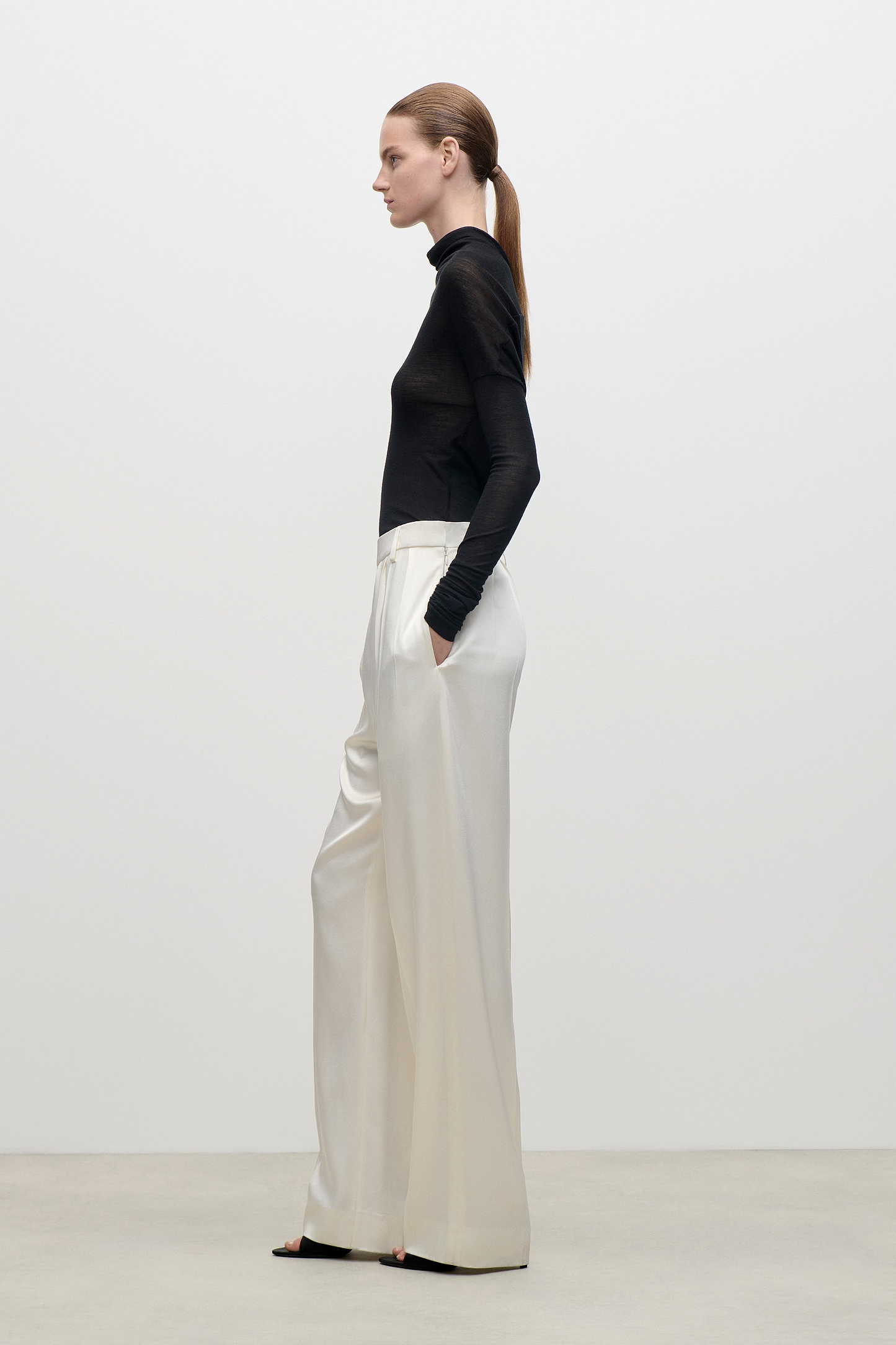 Relaxed Curved Leg Trouser In Ivory