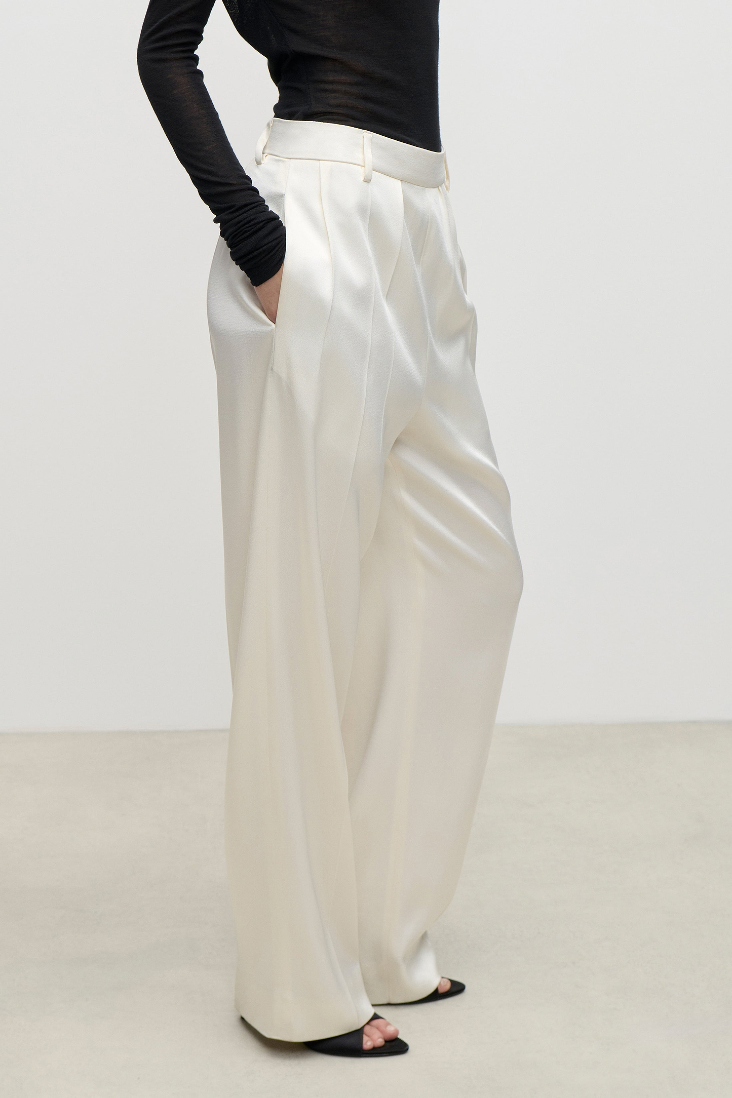 Relaxed Curved Leg Trouser In Ivory