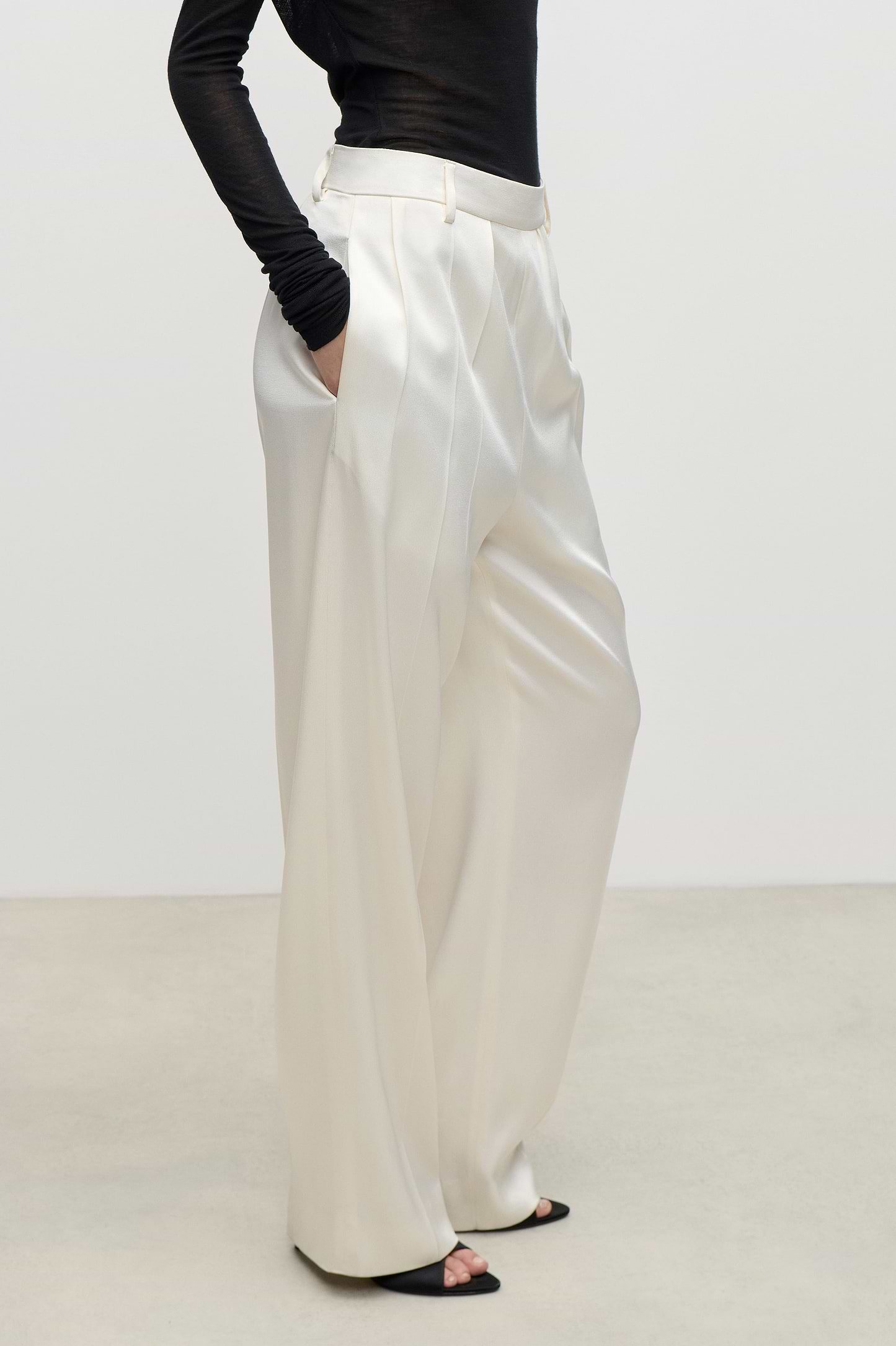 Relaxed Curved Leg Trouser In Ivory