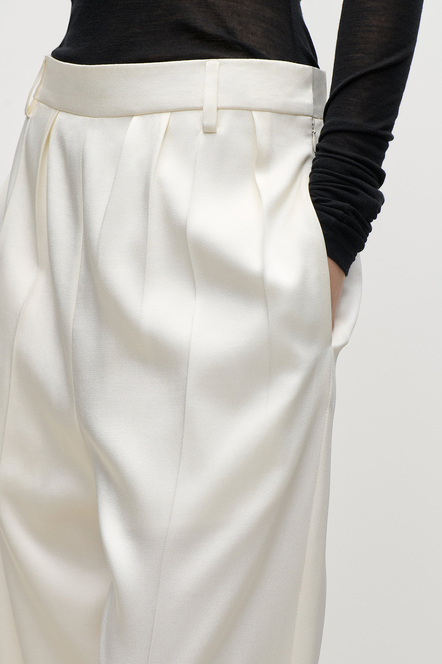 Relaxed Curved Leg Trouser In Ivory