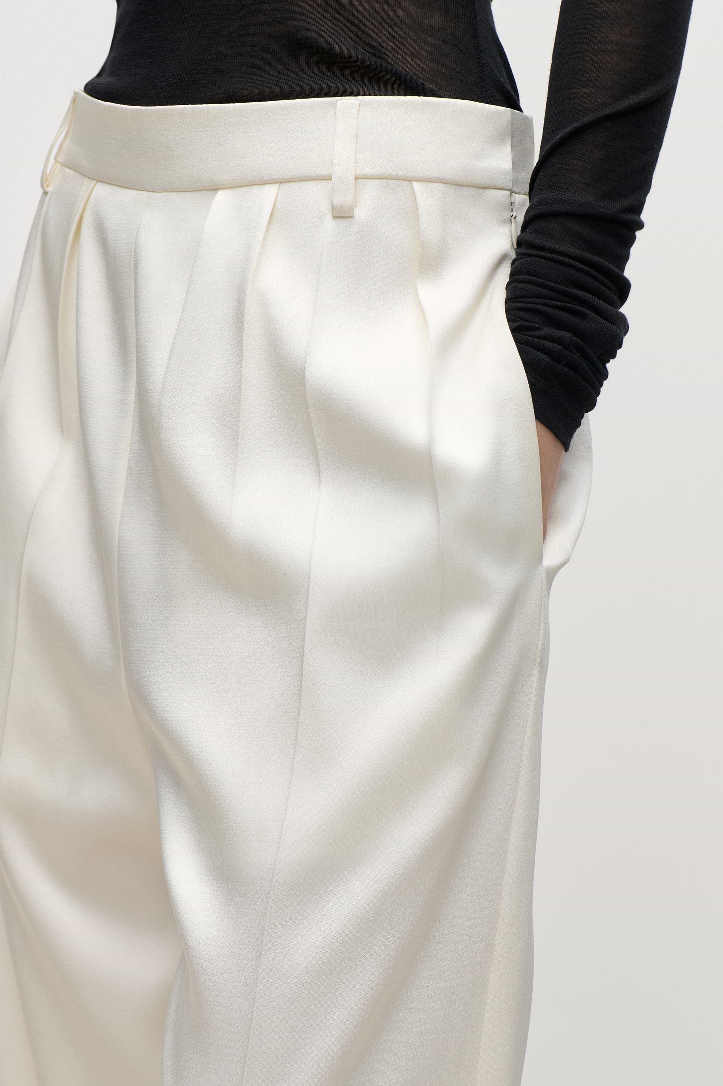 Relaxed Curved Leg Trouser In Ivory
