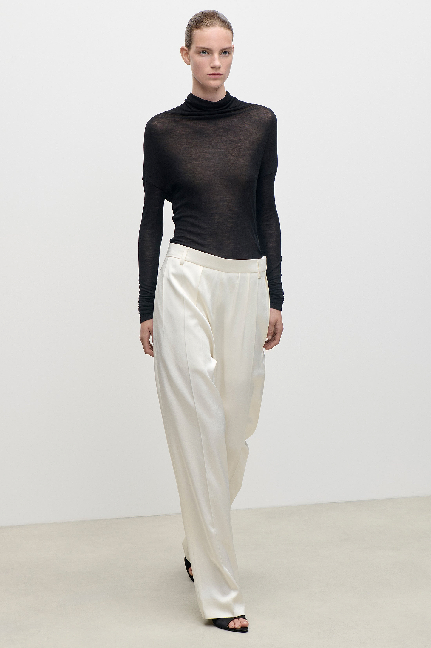 Relaxed Curved Leg Trouser In Ivory