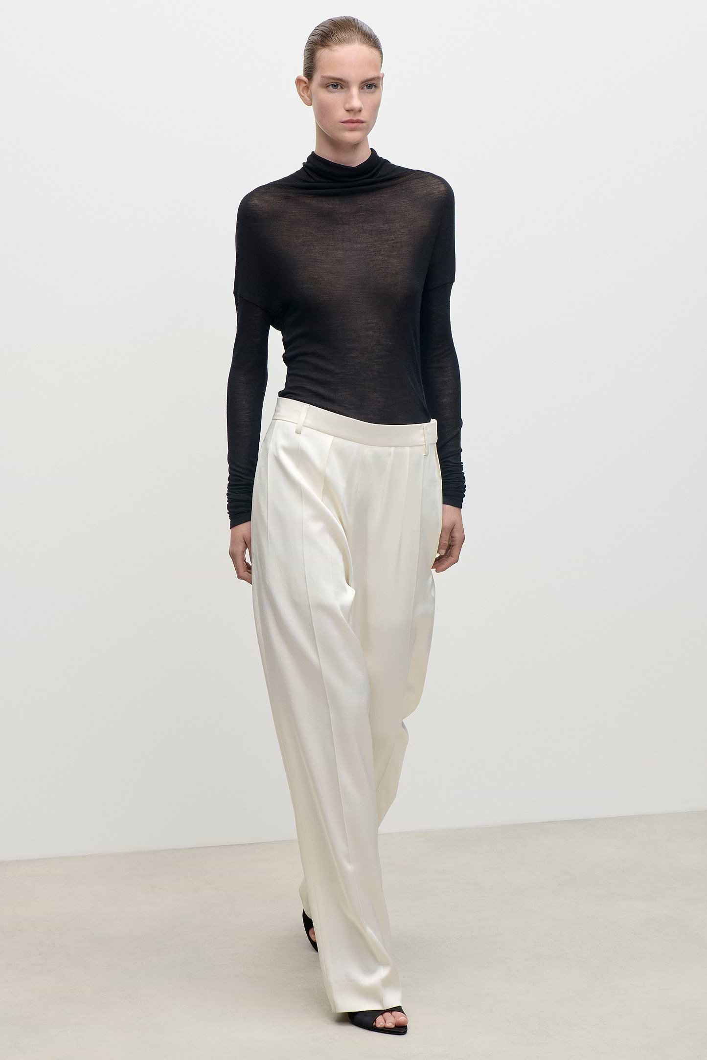 Relaxed Curved Leg Trouser In Ivory