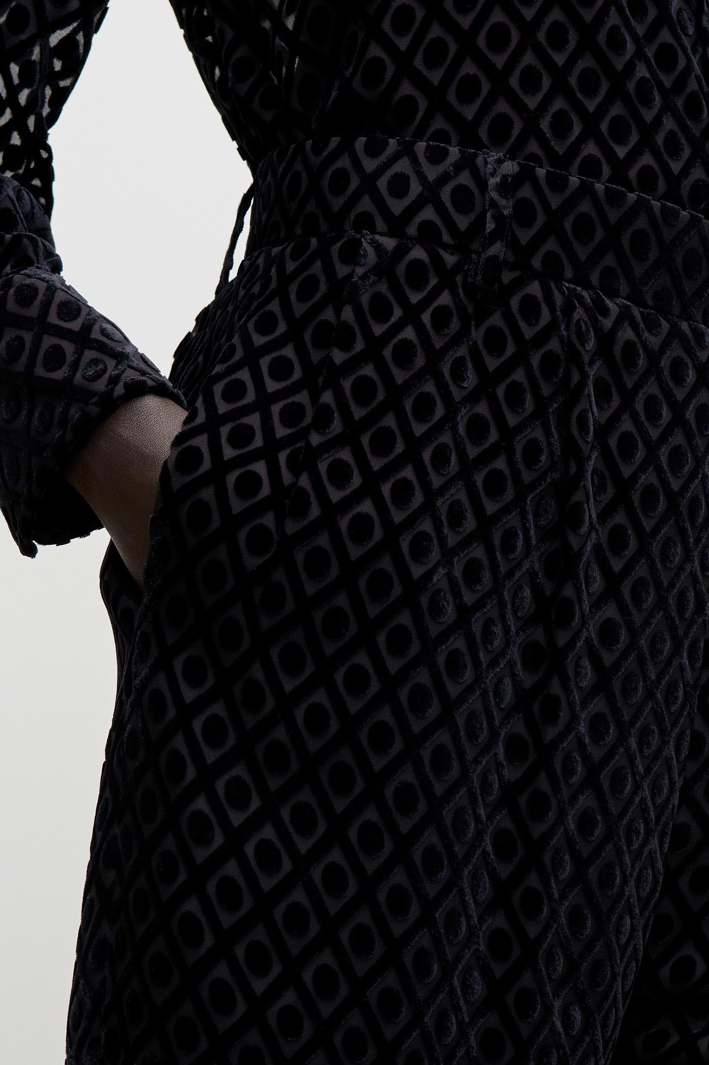 Relaxed Curved Leg Trouser In Black