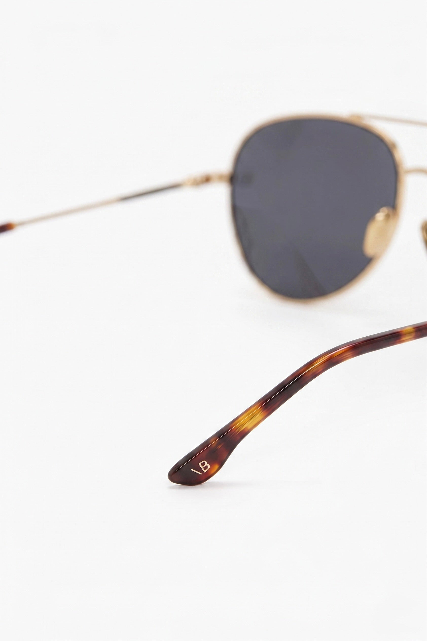 Fine Metal Pilot Sunglasses In Gold Black