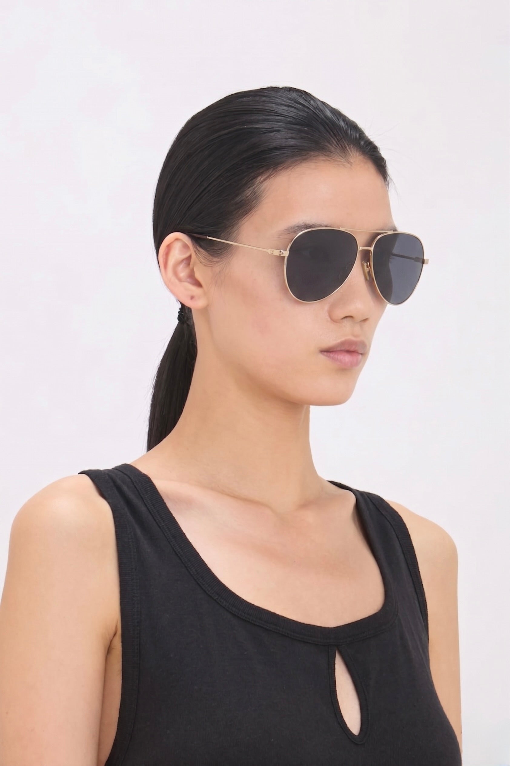 Fine Metal Pilot Sunglasses In Gold Black