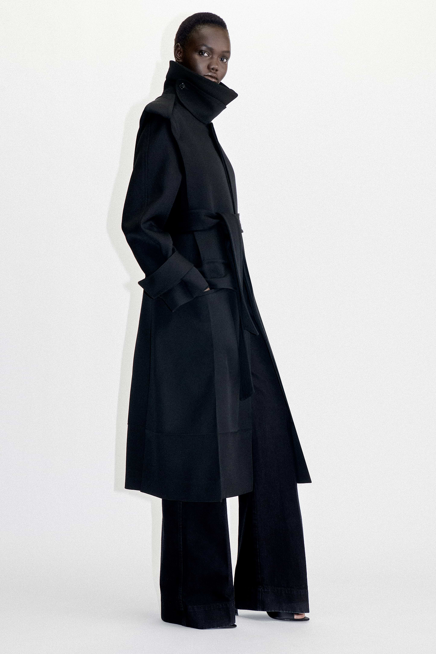 Philippa Trench Coat In Black