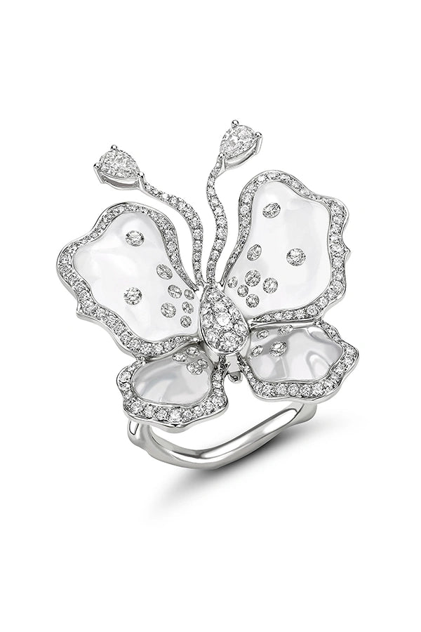 Carrie Underwood wears Fabergé while performing at the Grand Ole Opry
