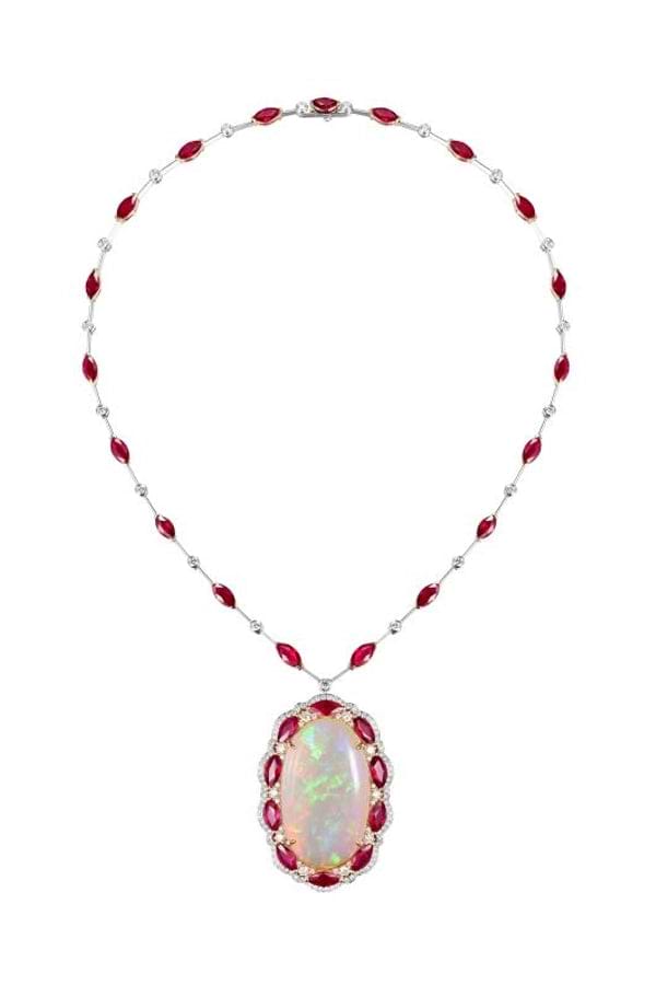 Karrueche Tran佩戴Fabergé出席Fashion Trust US颁奖典礼