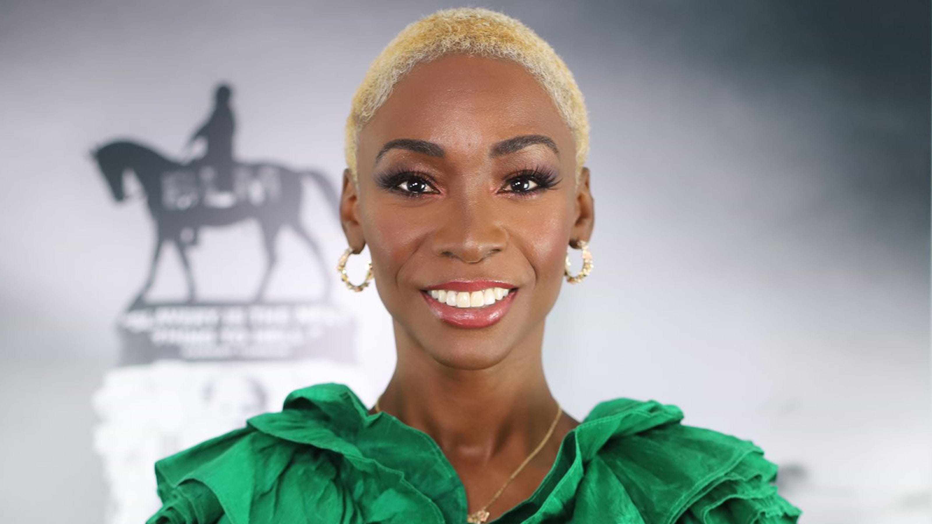 Angelica-Ross-wears-the-Frédéric-Zaavy-Gypsy-Platinum-and-18k-Gold-Wide-Diamond-Ring-to-host-the-2020-Black-National-Convention