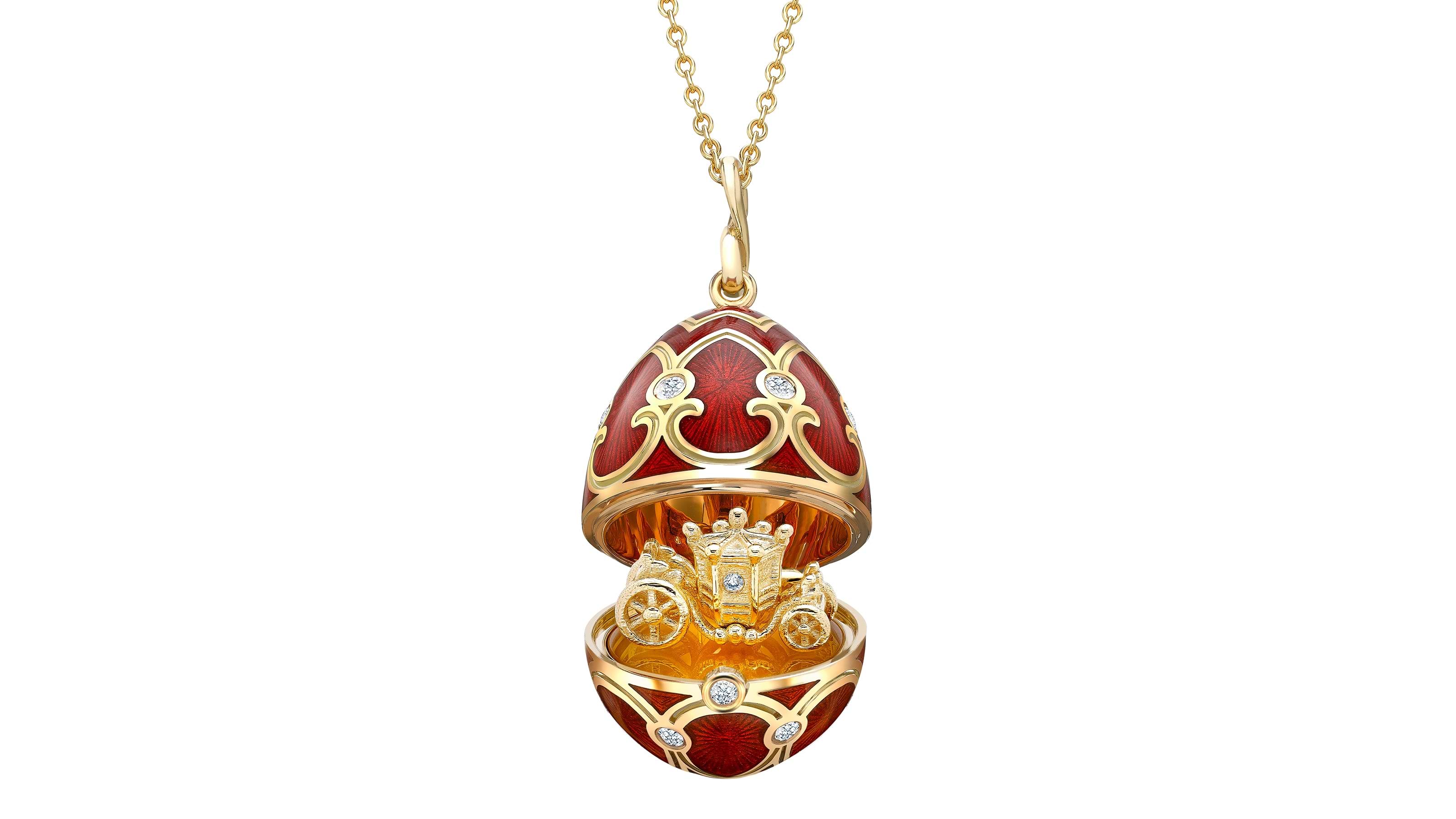 Fabergé-Celebrates-the-Coronation-of-King-Charles-III-May-2023-Gold-State-Coach-Surprise-Locket