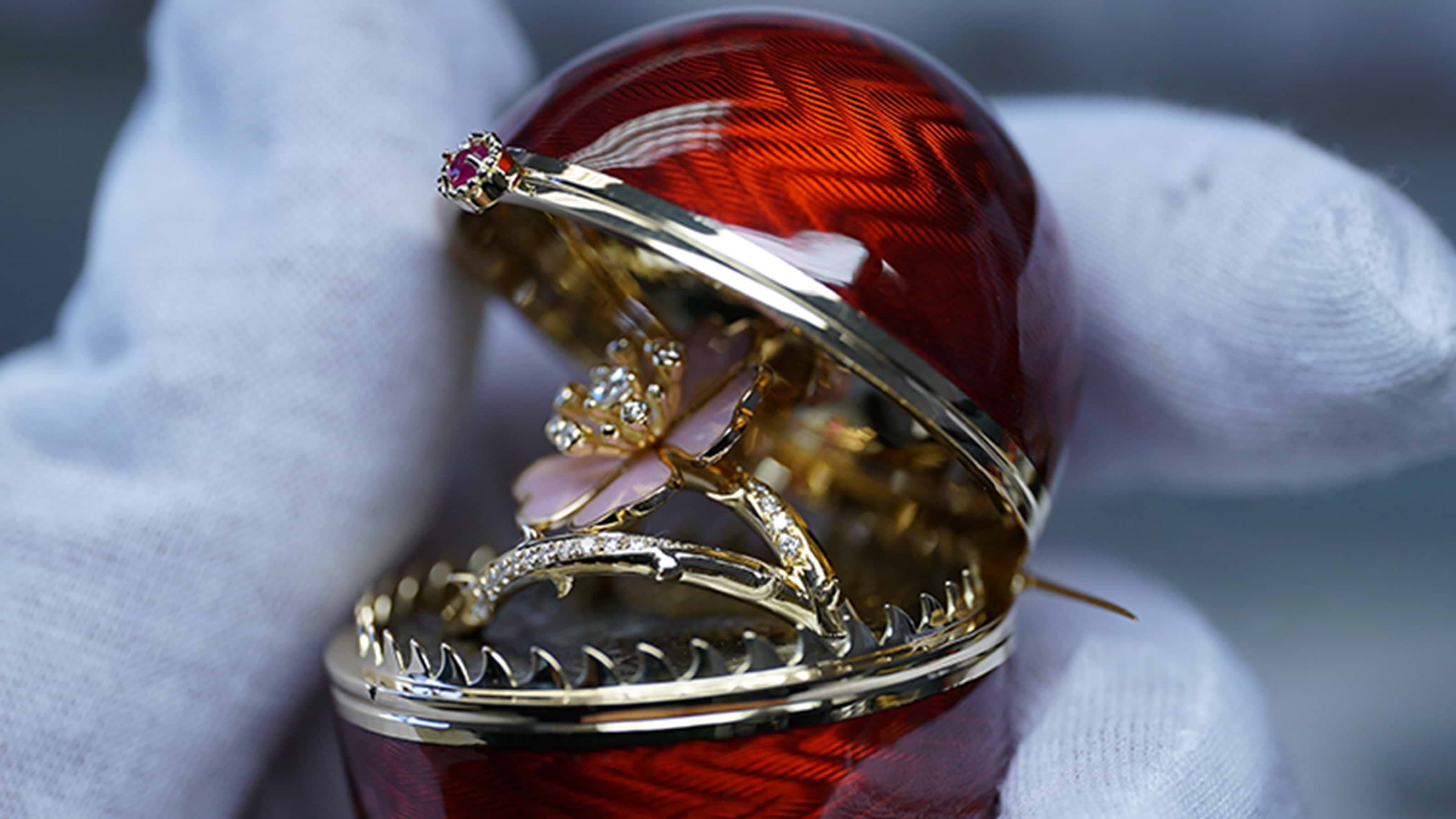 Introducing-a-new-limited-edition-egg-to-the-Fabergé-in-Bloom-Fabergé-Wild-Rose-Egg-Objet