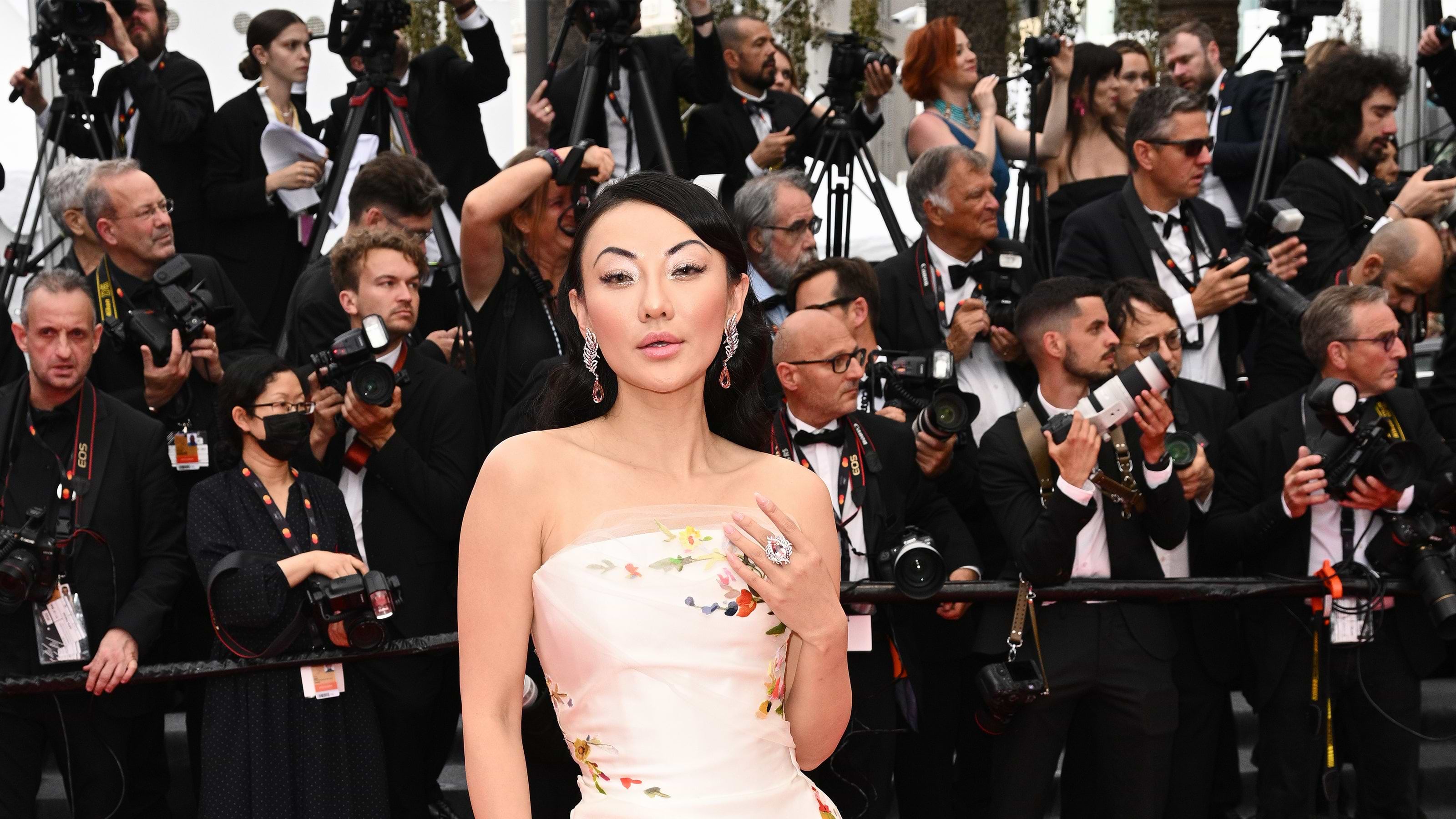 Jessica-Wang-Fabergé-x-James-Earrings-and-Ring-Top-Gun-Maverick-premiere