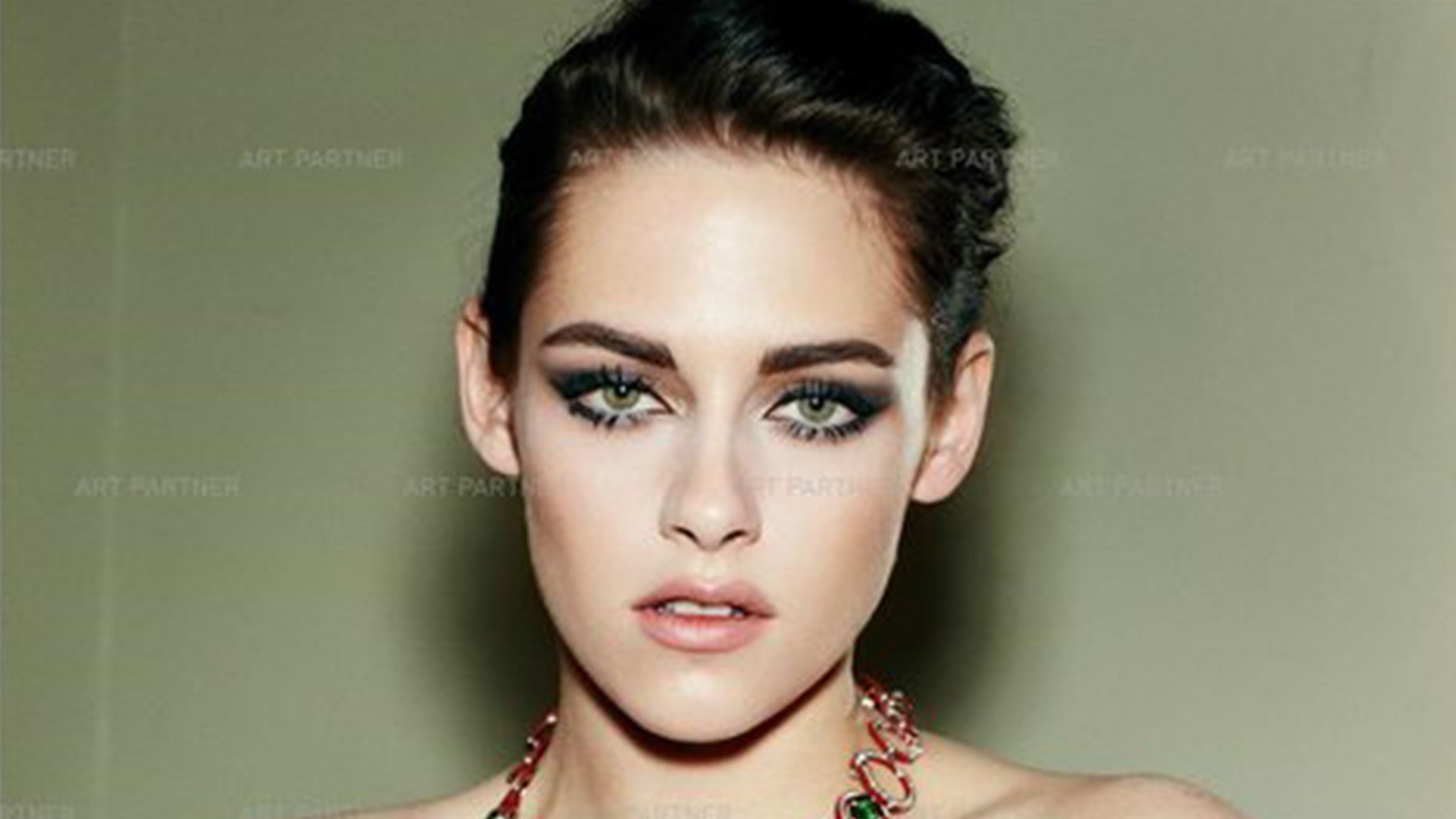 Kristen-Stewart-Fabergé-diamond-necklace-Vanity-Fair’s-July-issue
