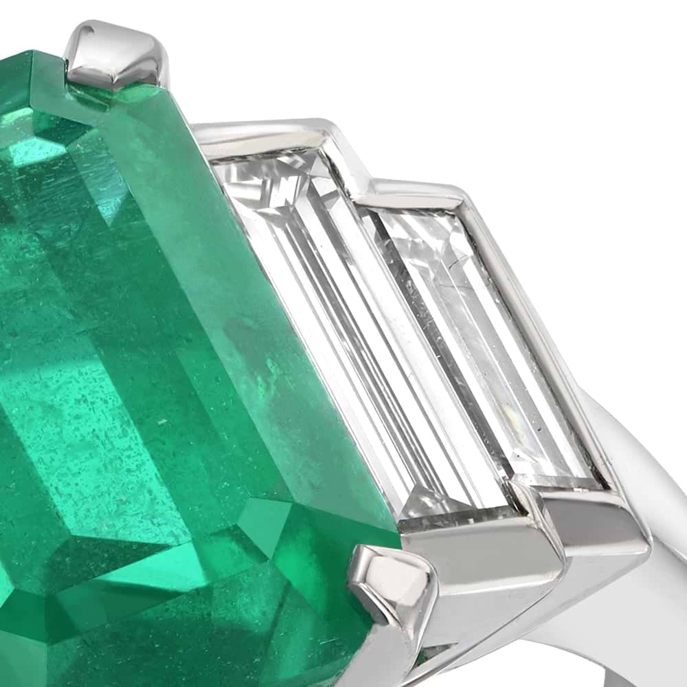 White Gold Emerald Cut Emerald & Baguette Step Down Ring | Fabergé