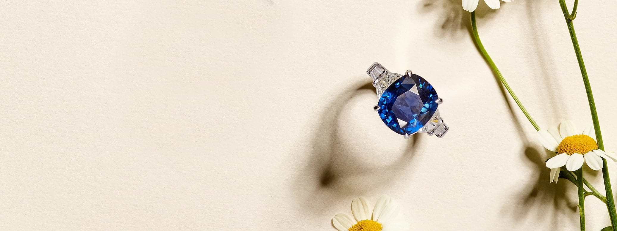 Sapphire-Engagement-Rings_FABERGÉ