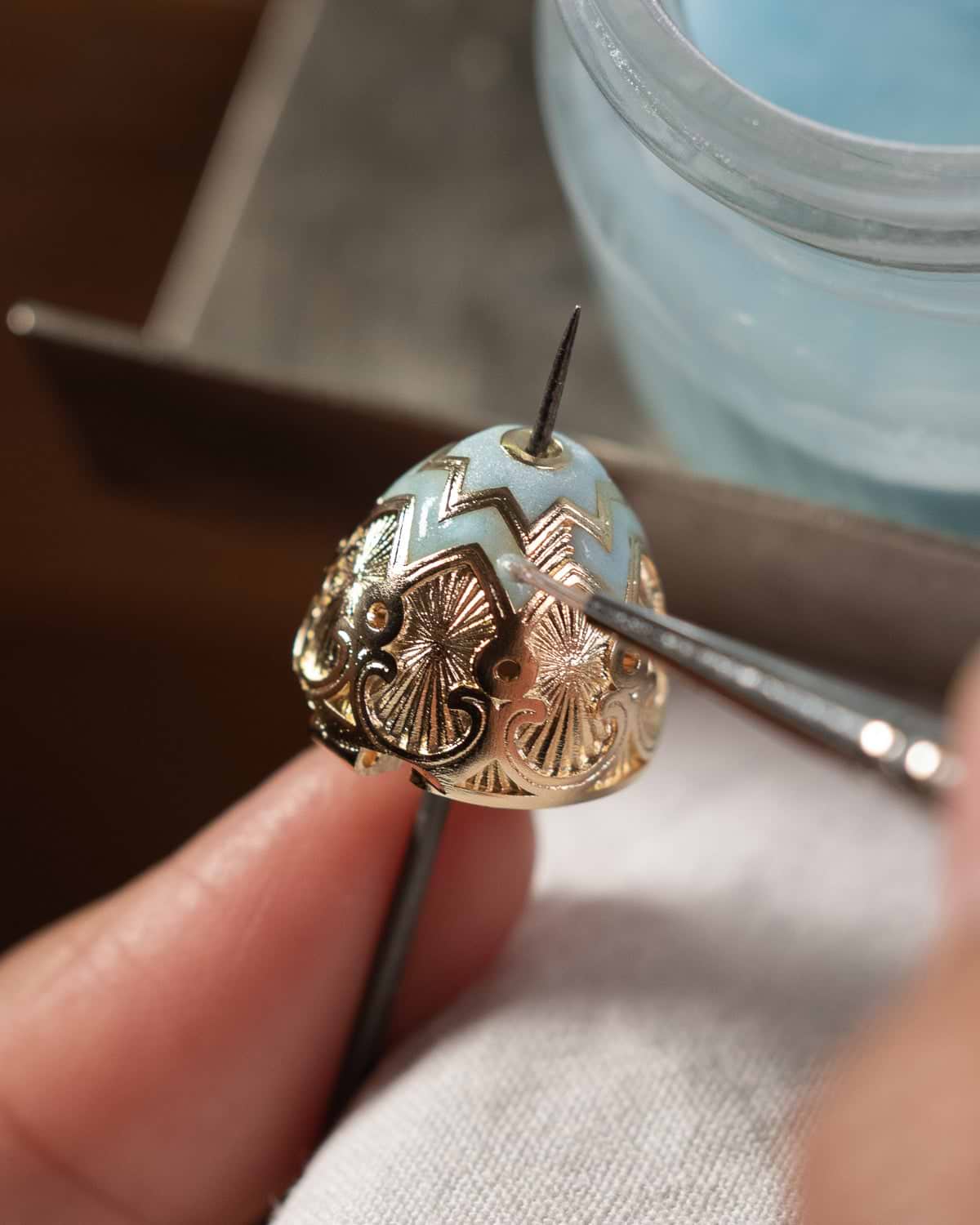 Painting on the enamel