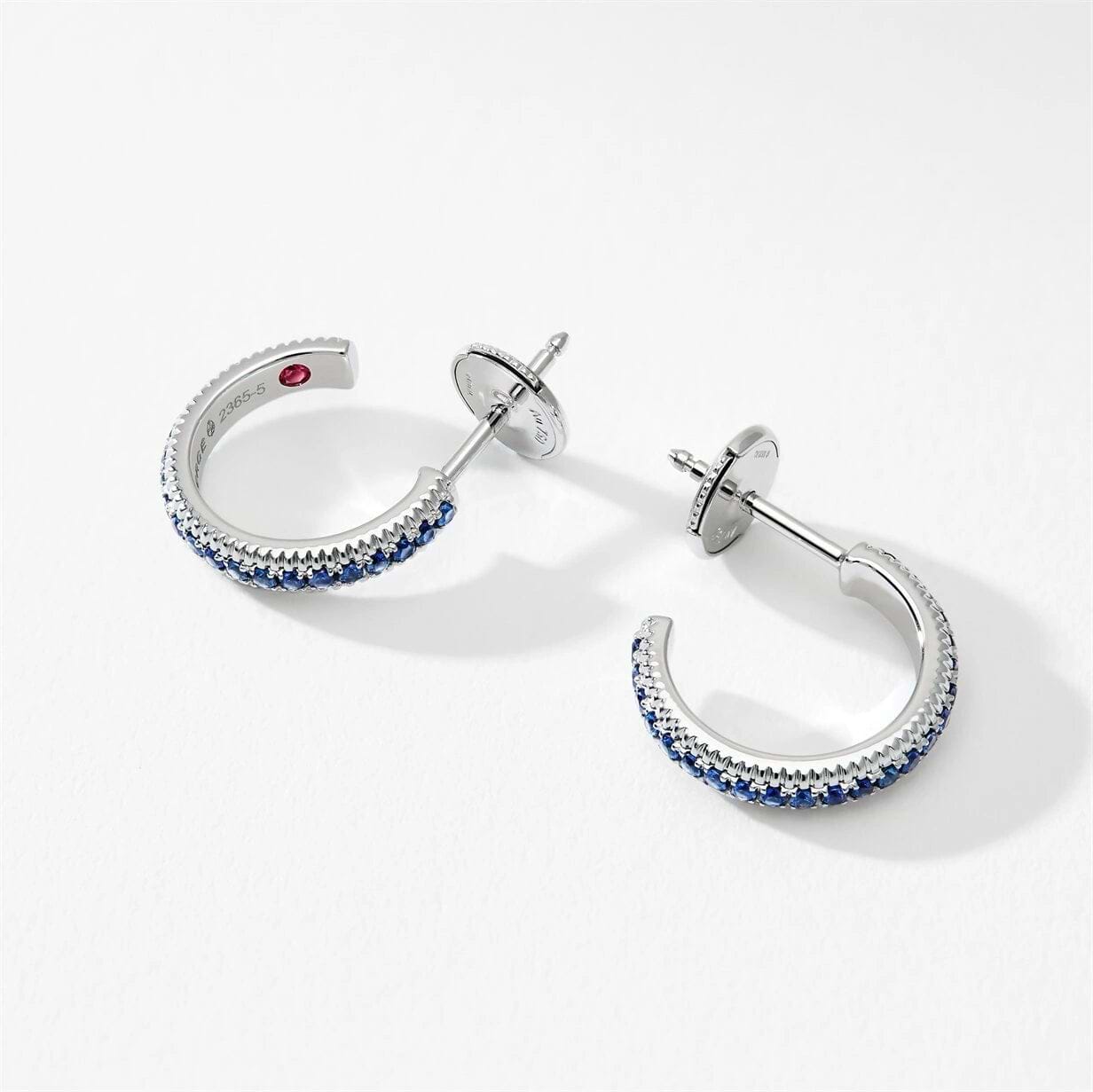 White Gold & Blue Sapphire Fluted Hoop Earrings | Fabergé 2